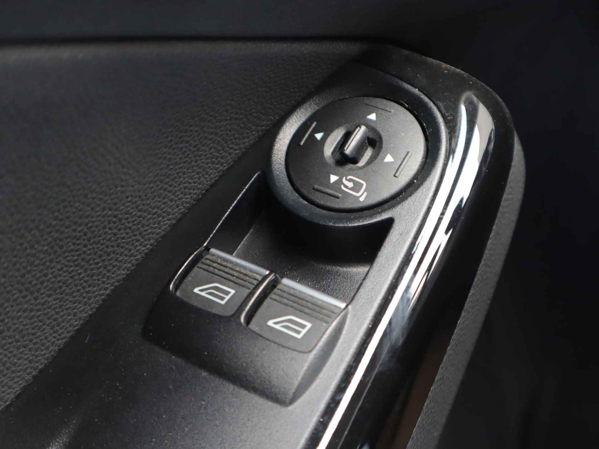 Ford Fiesta 1.0 EcoBoost Titanium 100pk | Cruise control | Navigatie | Parkeer sensoren | Lichtmetalen velgen | Voorruitverwarming - 29/39