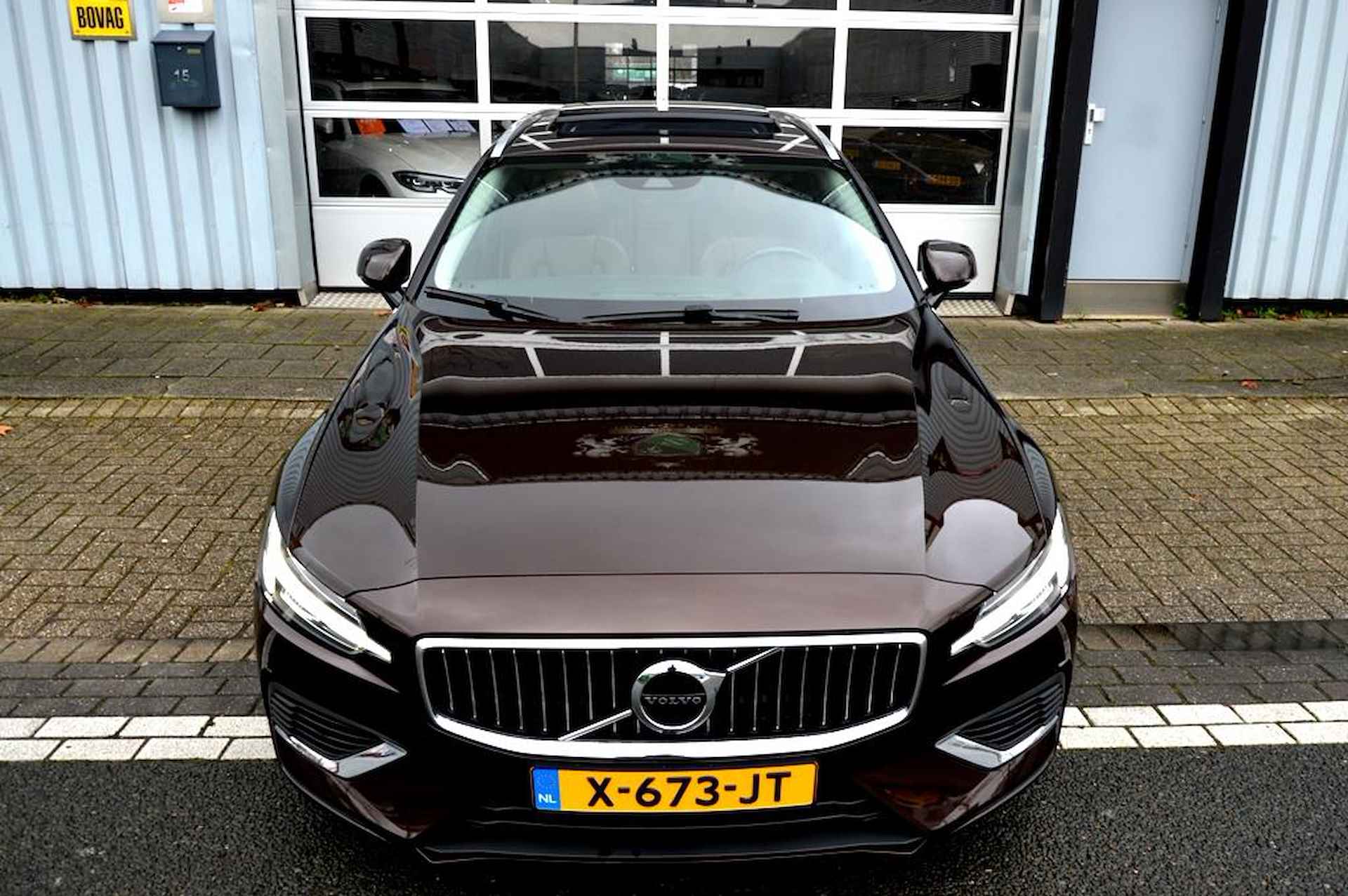 Volvo V60 2.0 T8 TWIN ENGINE AWD INSCRIPTION 392PK LEER/PANO - 6/49