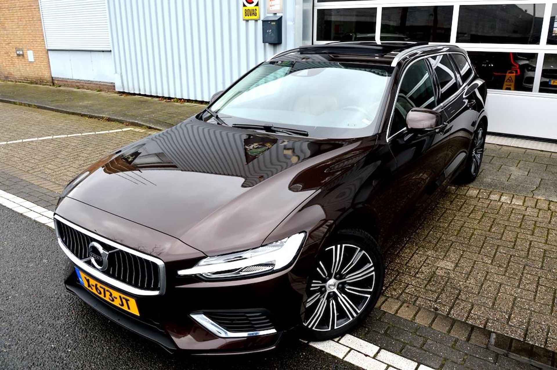 Volvo V60 2.0 T8 TWIN ENGINE AWD INSCRIPTION 392PK LEER/PANO - 7/49