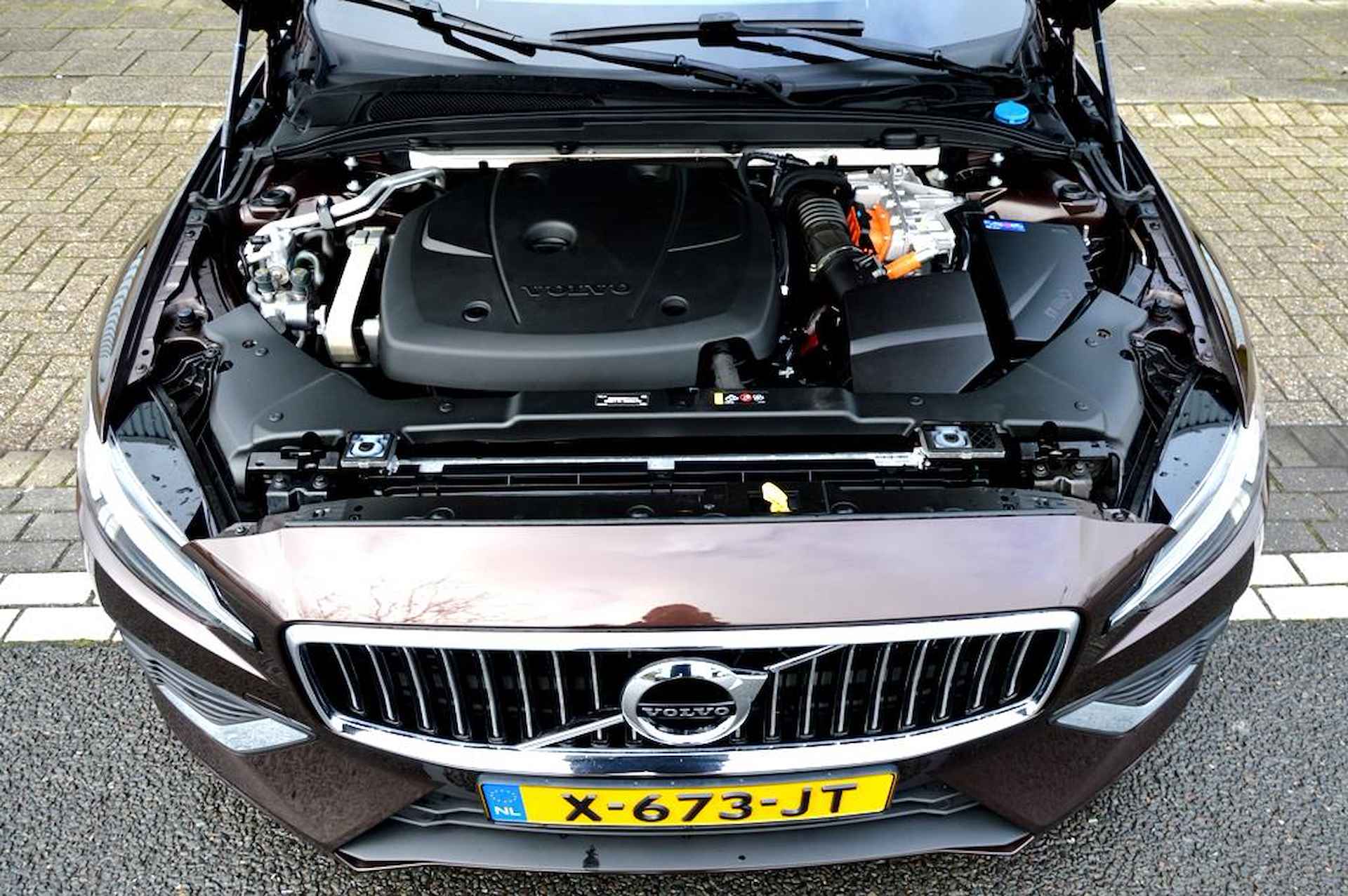 Volvo V60 2.0 T8 TWIN ENGINE AWD INSCRIPTION 392PK LEER/PANO - 41/49