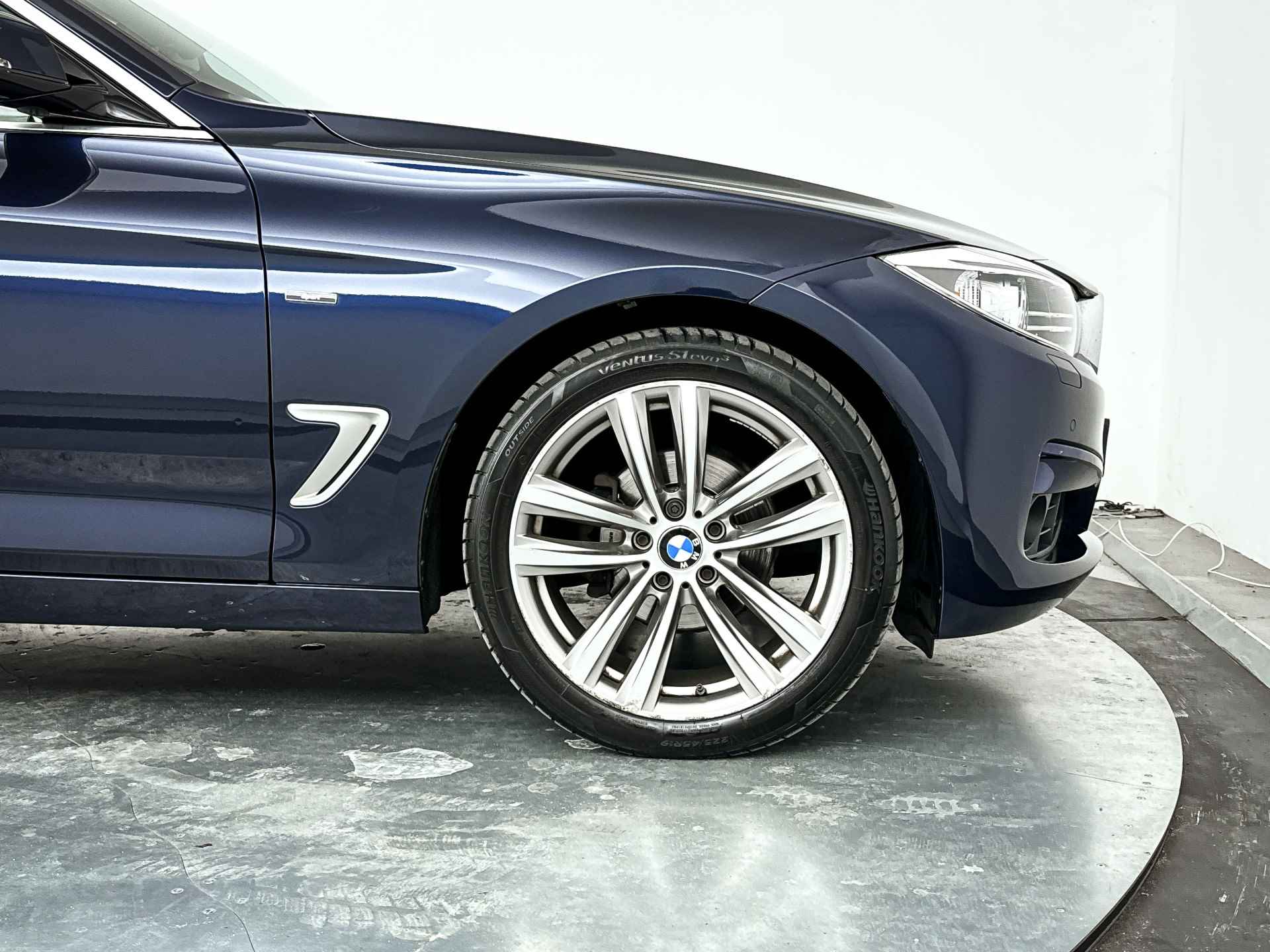 BMW 3-serie Gran Turismo 320i Aut. High Executive | Panoramadak | Stoelverwarming - 31/34