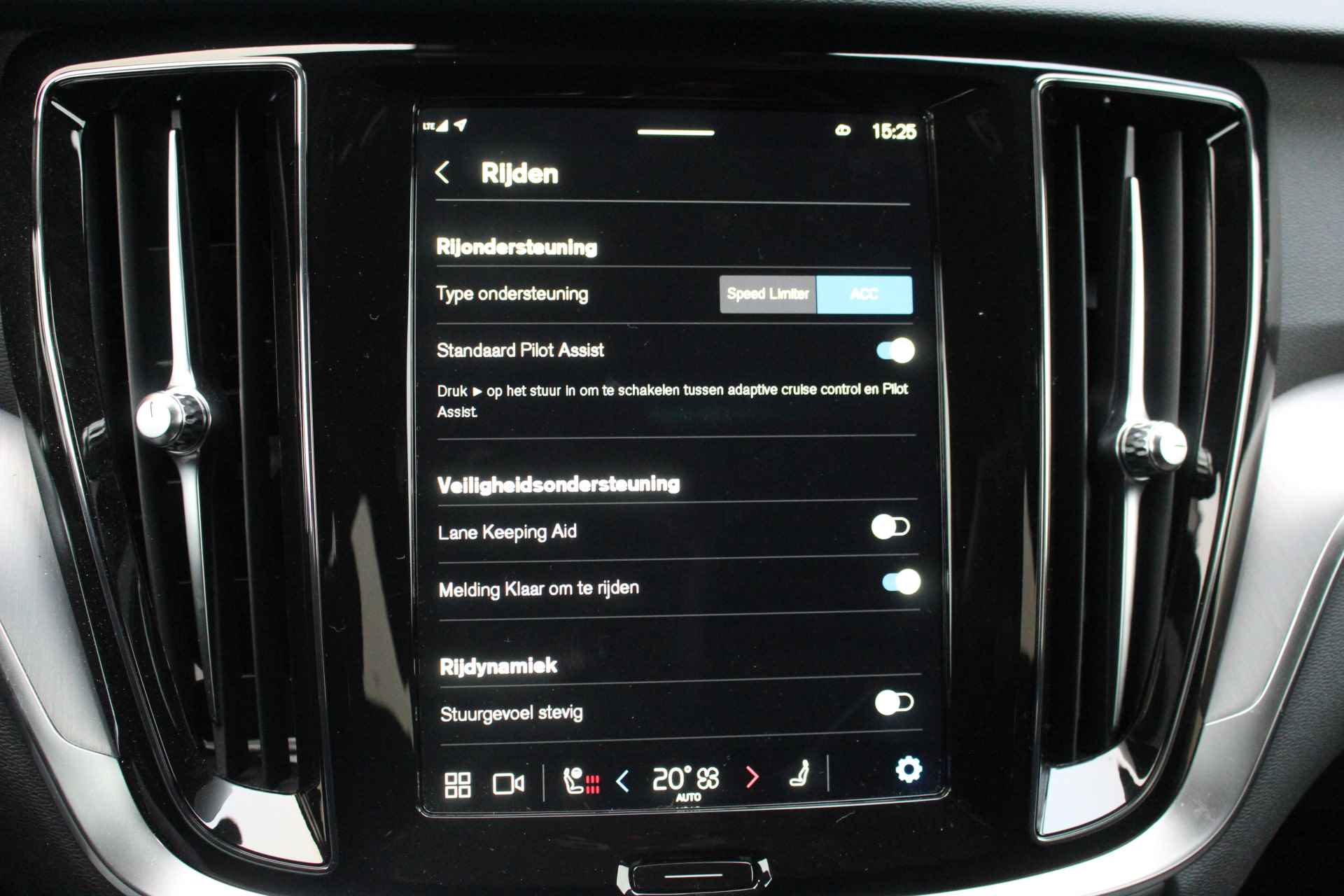 Volvo V60 2.0 B4 | IntelliSafe Pro | Adap. Cruise C. | Trekhaak | Camera | Keyless | Climate Pack | AppleCarPlay | Elec. achterklep | Carplay | Bluetooth | Achterbank verwarming | Park Assist | - 12/46