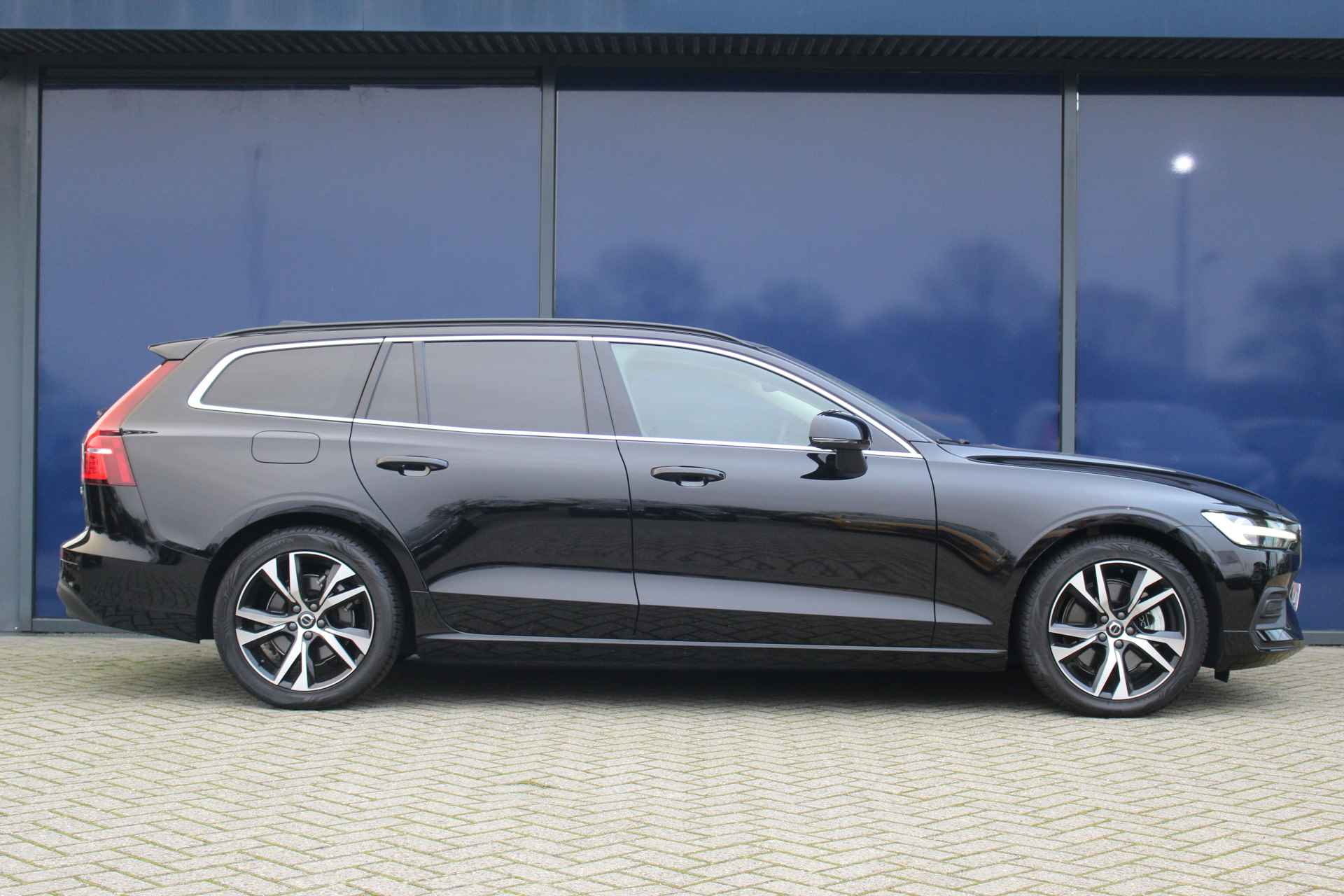 Volvo V60 2.0 B4 | IntelliSafe Pro | Adap. Cruise C. | Trekhaak | Camera | Keyless | Climate Pack | AppleCarPlay | Elec. achterklep | Carplay | Bluetooth | Achterbank verwarming | Park Assist | - 22/46