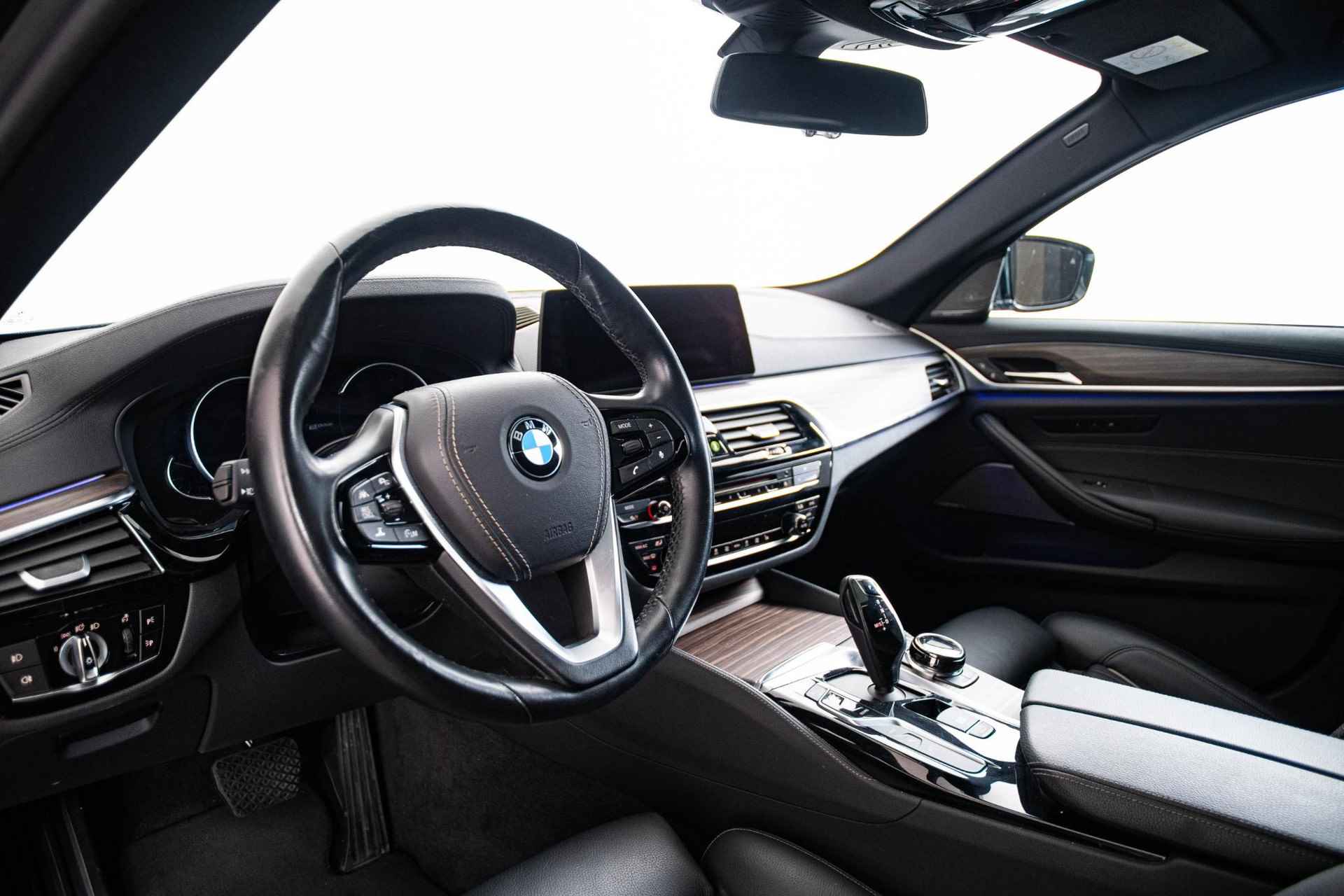 BMW 5-serie 530e iPerformance Executive Luxury Line - Schuifdak - Comfort Access - Soft-Close - Adaptive LED - Parking Assistant Plus - Driving Assistant Plus - Harman Kardon - 10/56