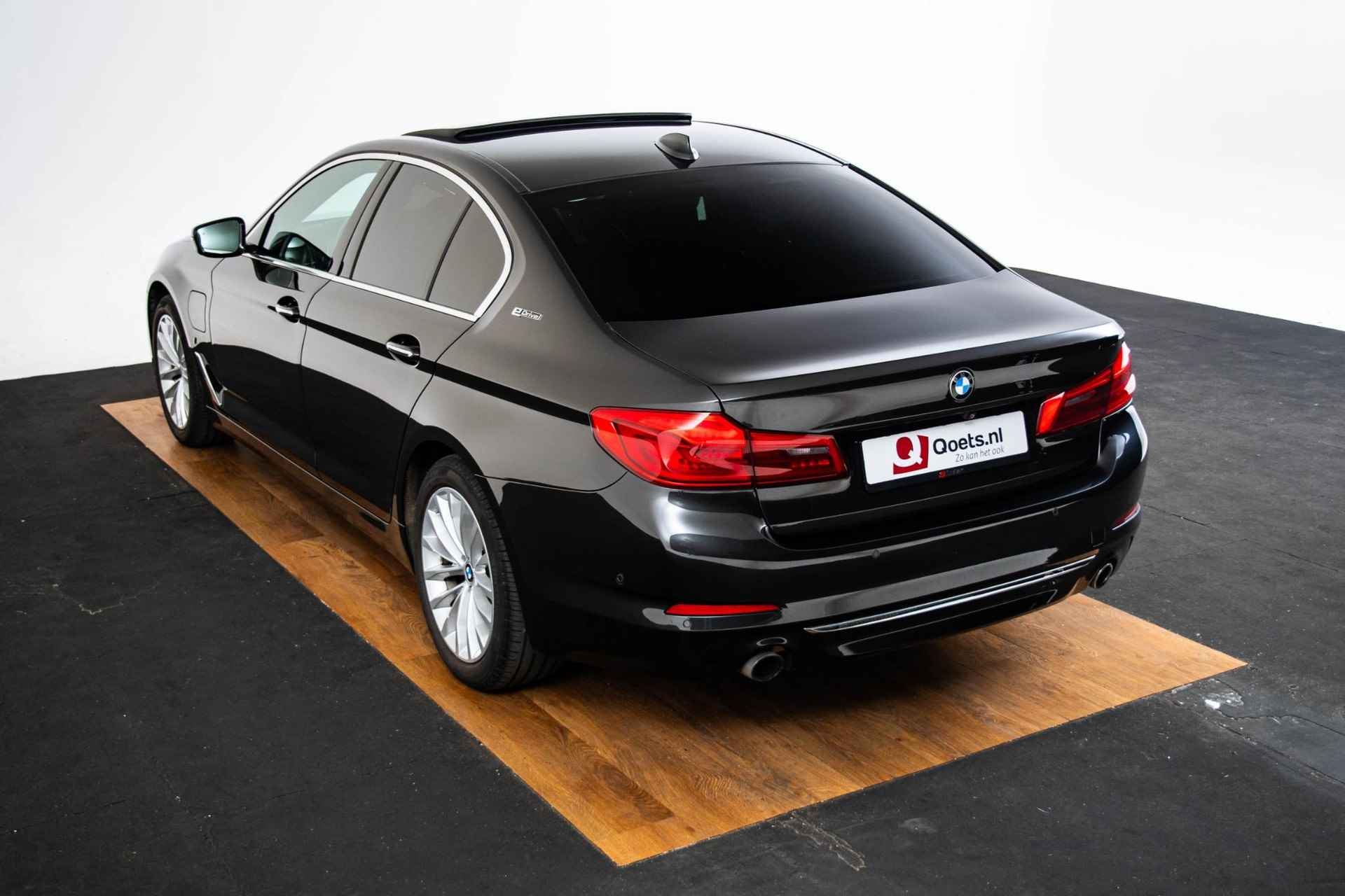 BMW 5-serie 530e iPerformance Executive Luxury Line - Schuifdak - Comfort Access - Soft-Close - Adaptive LED - Parking Assistant Plus - Driving Assistant Plus - Harman Kardon - 48/56