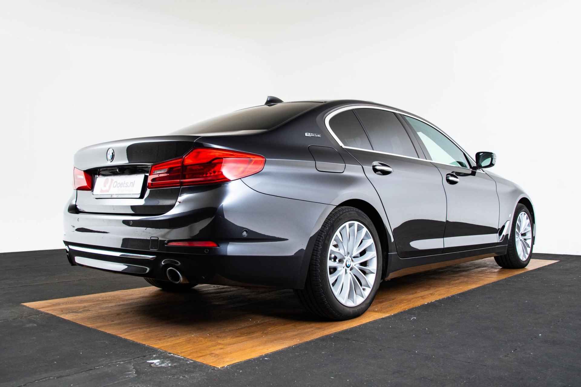 BMW 5-serie 530e iPerformance Executive Luxury Line - Schuifdak - Comfort Access - Soft-Close - Adaptive LED - Parking Assistant Plus - Driving Assistant Plus - Harman Kardon - 50/56