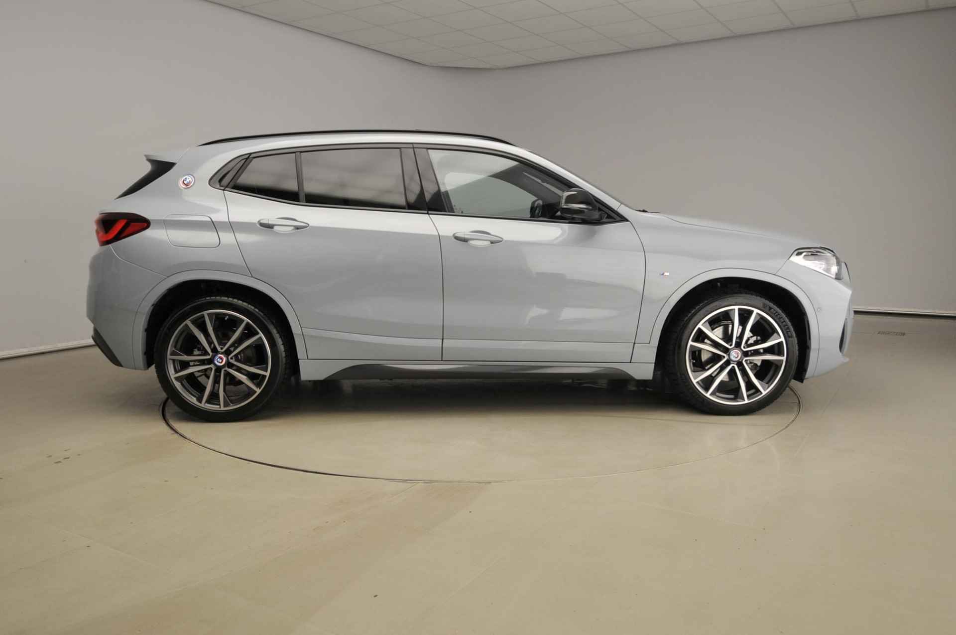 BMW X2 sDrive18i | M-Sportpakket | LED | HUD | Schuifdak | Trekhaak | Sportstoelen | DAB | Hifi speakers | Alu 19 inch - 5/47