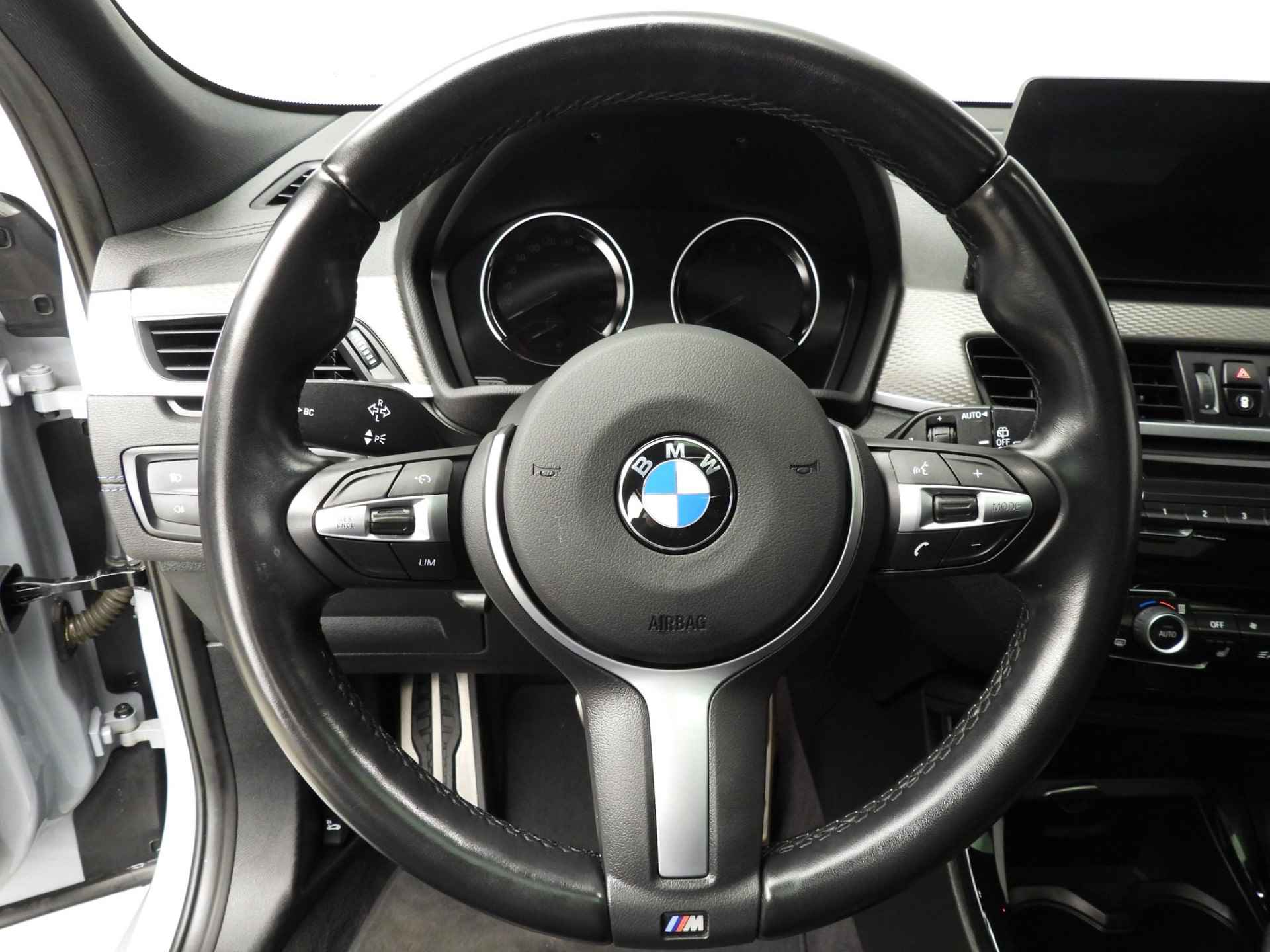 BMW X2 sDrive18i | M-Sportpakket | LED | HUD | Schuifdak | Trekhaak | Sportstoelen | DAB | Hifi speakers | Alu 19 inch - 12/47