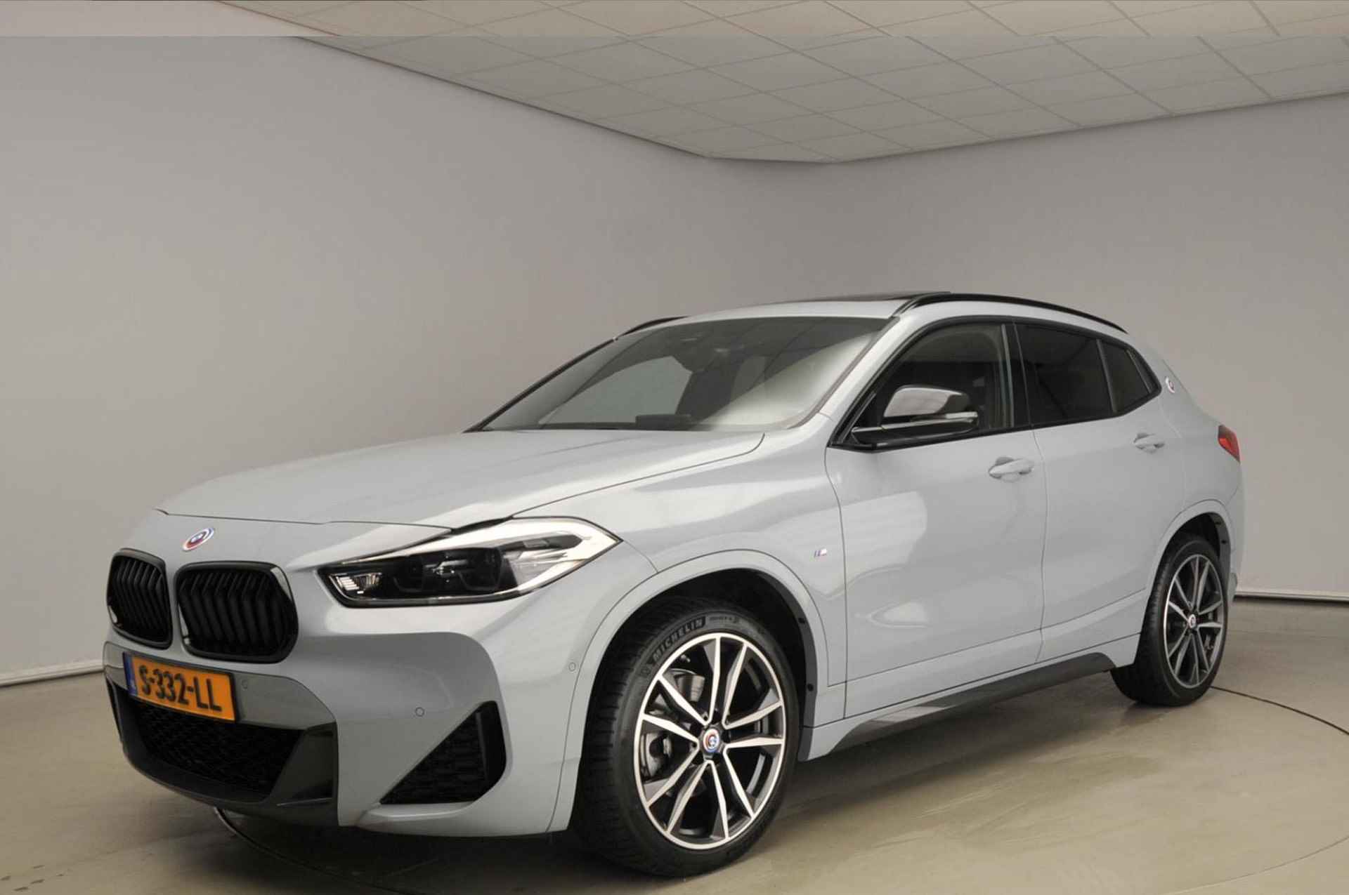 BMW X2 sDrive18i | M-Sportpakket | LED | HUD | Schuifdak | Trekhaak | Sportstoelen | DAB | Hifi speakers | Alu 19 inch - 47/47