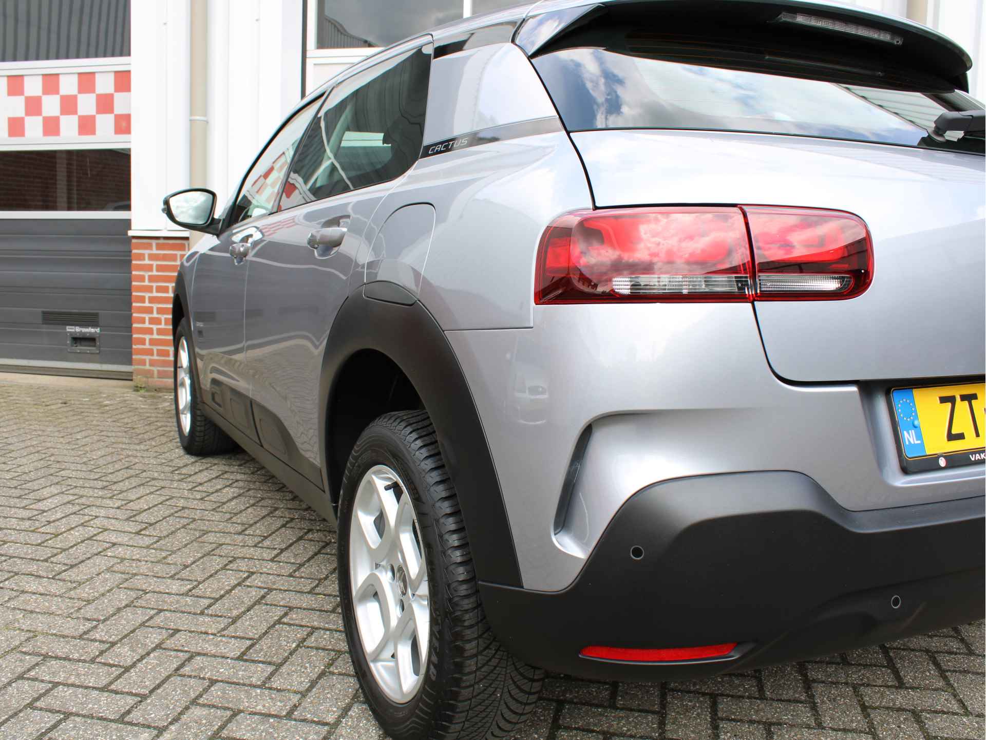 Citroën C4 Cactus 1.2 Puretech 110PK Business /NAVI/PDC/Cruise/LED/Apple carplay/Bluetooth/Climate/Lane assist/NAP! 2e eig! - 41/47