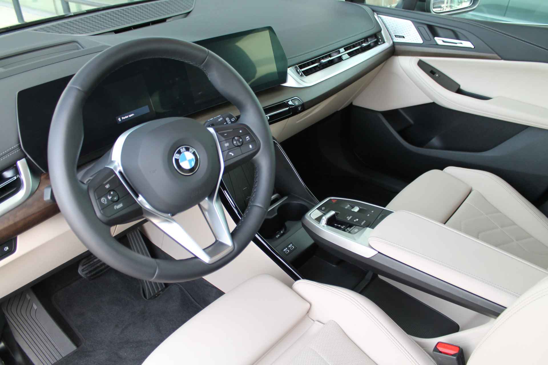 BMW 2 Serie Active Tourer 218i High Executive Luxury Line Automaat / Trekhaak / Sportstoelen / Stoelverwarming / Adaptieve LED / Parking Assistant Plus / Head-Up / Harman Kardon / Live Cockpit Professional - 8/20
