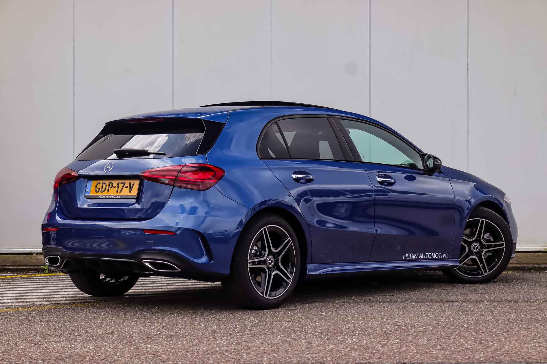 Mercedes-Benz A-Klasse A 180 Automaat Star Edition AMG Line | Nightpakket | Panoramadak | LED | Sfeerverlichting | Keyless-Go | Stoelverwarming | Spiegelpakket | Zitcomfortpakket - 3/36