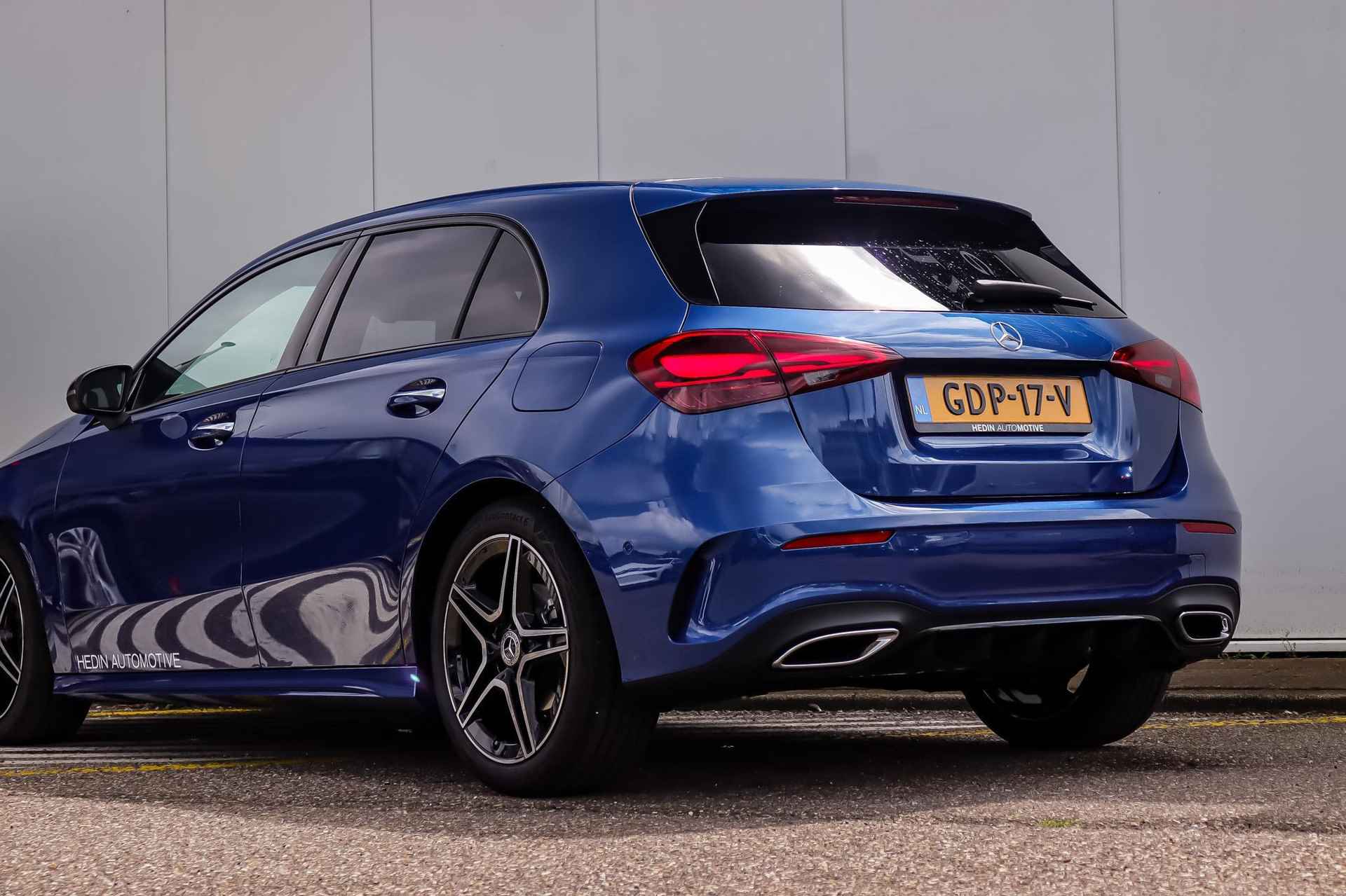 Mercedes-Benz A-Klasse A 180 Automaat Star Edition AMG Line | Nightpakket | Panoramadak | LED | Sfeerverlichting | Keyless-Go | Stoelverwarming | Spiegelpakket | Zitcomfortpakket - 34/36