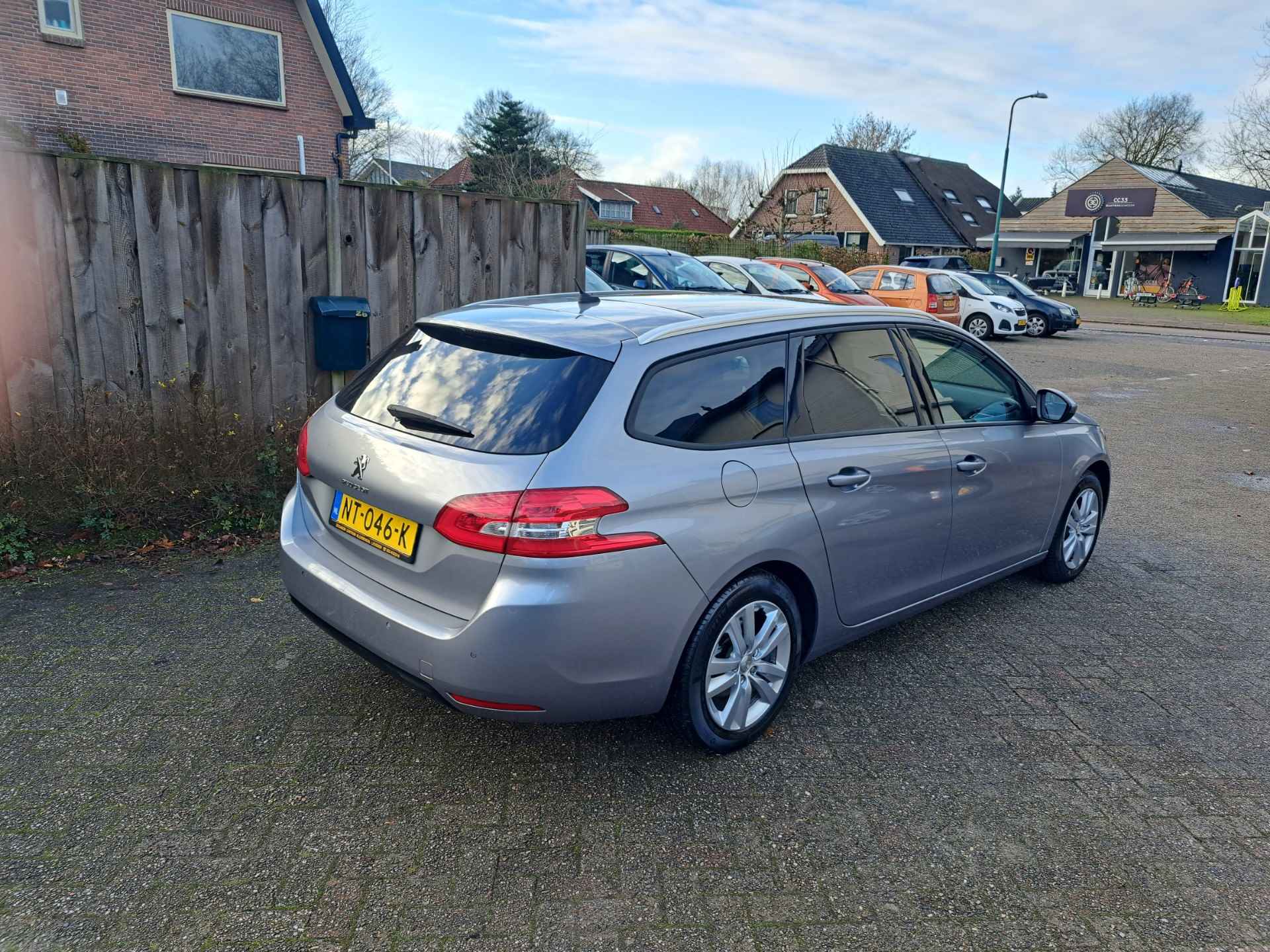 Peugeot 308 SW 1.2 PureTech Blue Lease Executive - 2/19