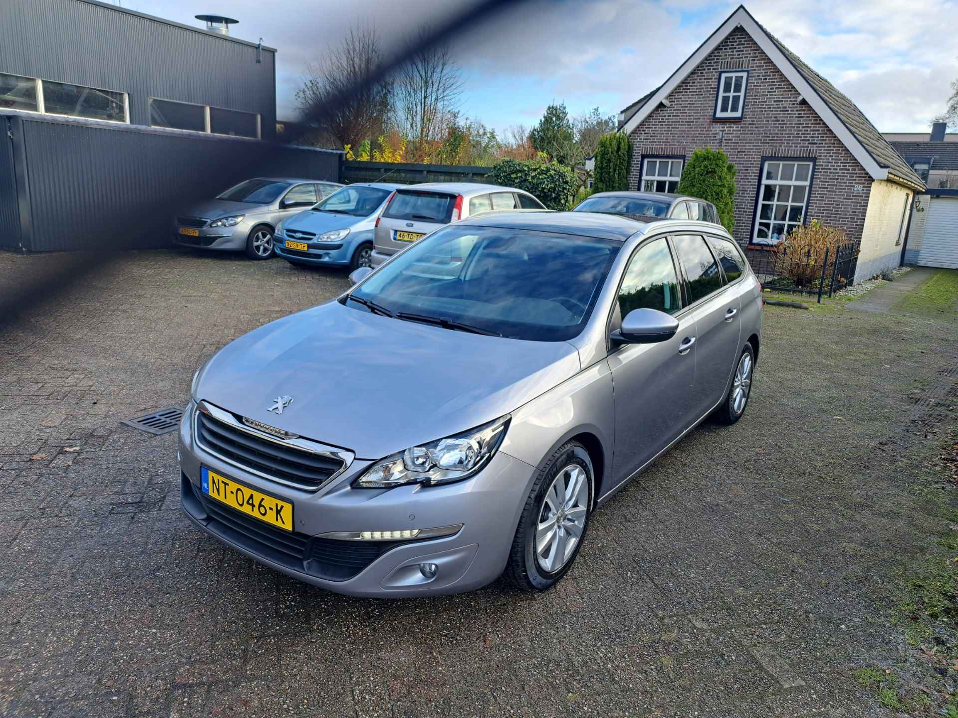 Peugeot 308 SW 1.2 PureTech Blue Lease Executive - 17/19