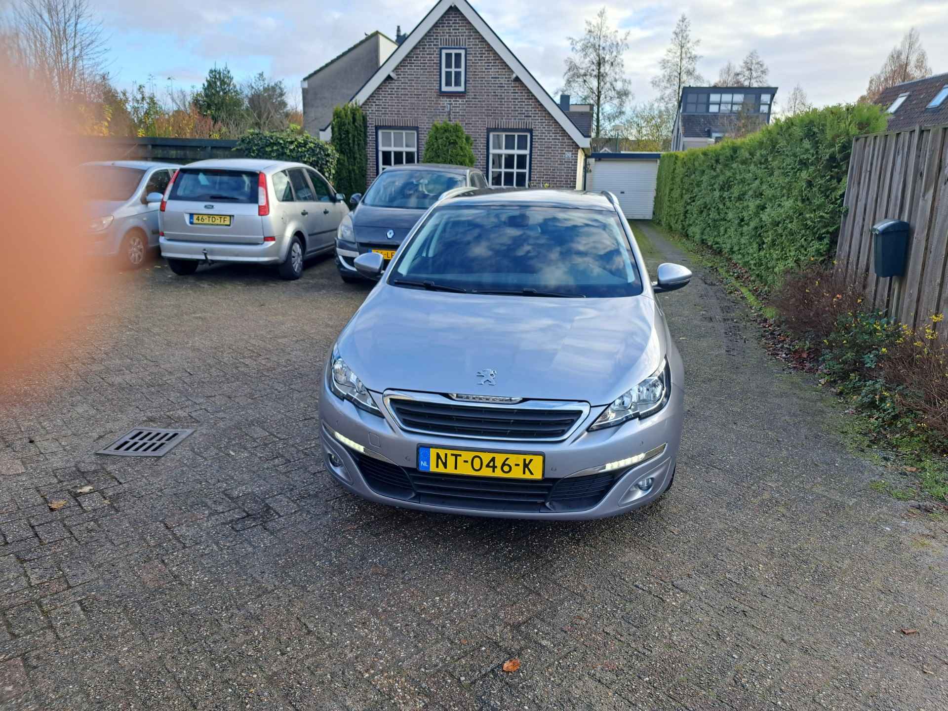 Peugeot 308 SW 1.2 PureTech Blue Lease Executive - 18/19