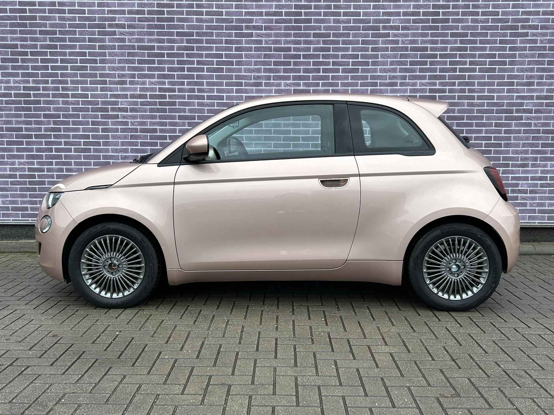 Fiat 500 3+1 Icon 42 kWh Cruise control | Stoelverwarming | Navigatie | DAB | Camera | Laneassist | PDC | Spraakbediening | Keyless | - 4/37