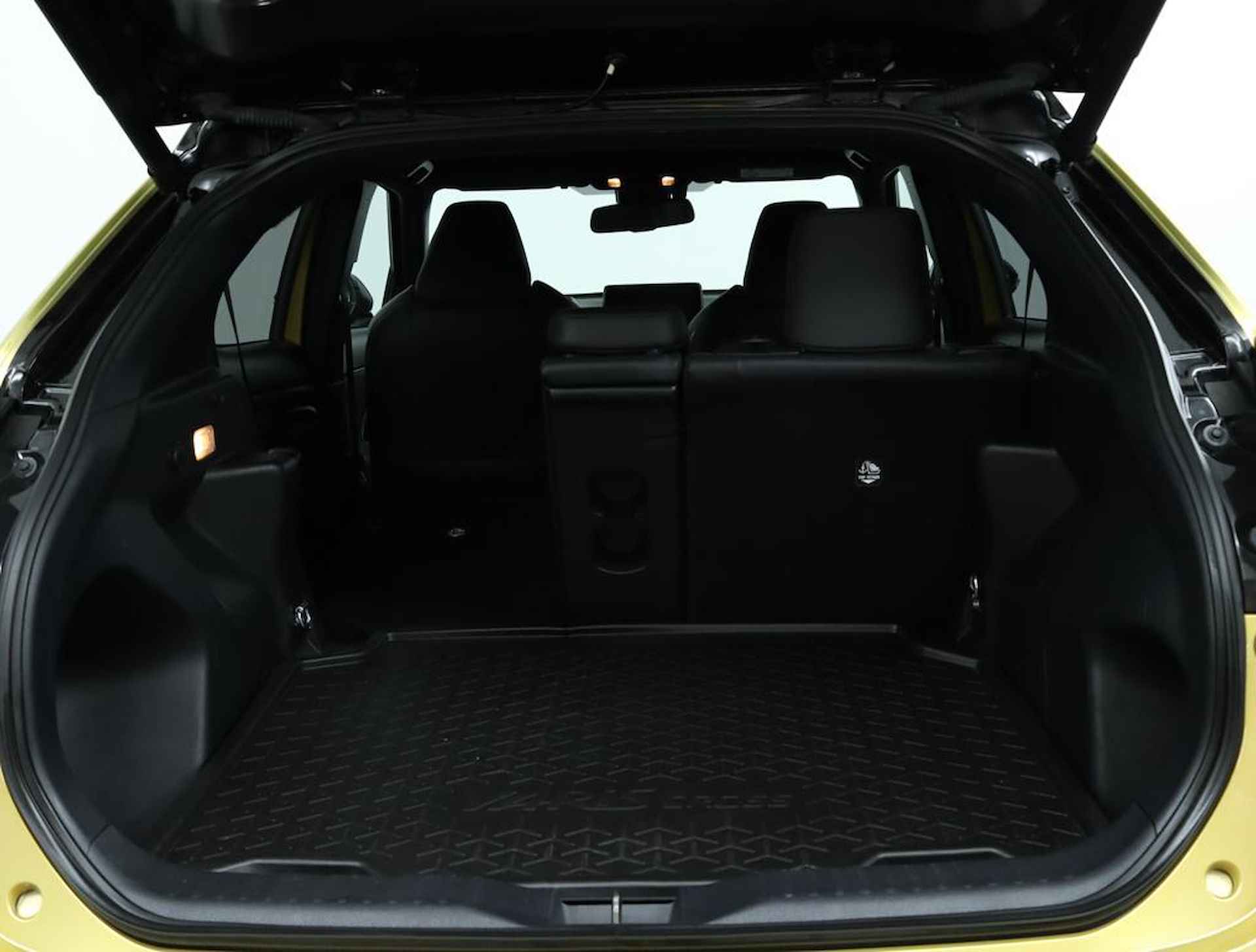 Toyota Yaris Cross 1.5 Hybrid Launch Limited | Lederen bekleding | Climate Control | Navigatie | Camera achter | Stoelverwarming voor | Electrische Kofferbakklep | - 24/50