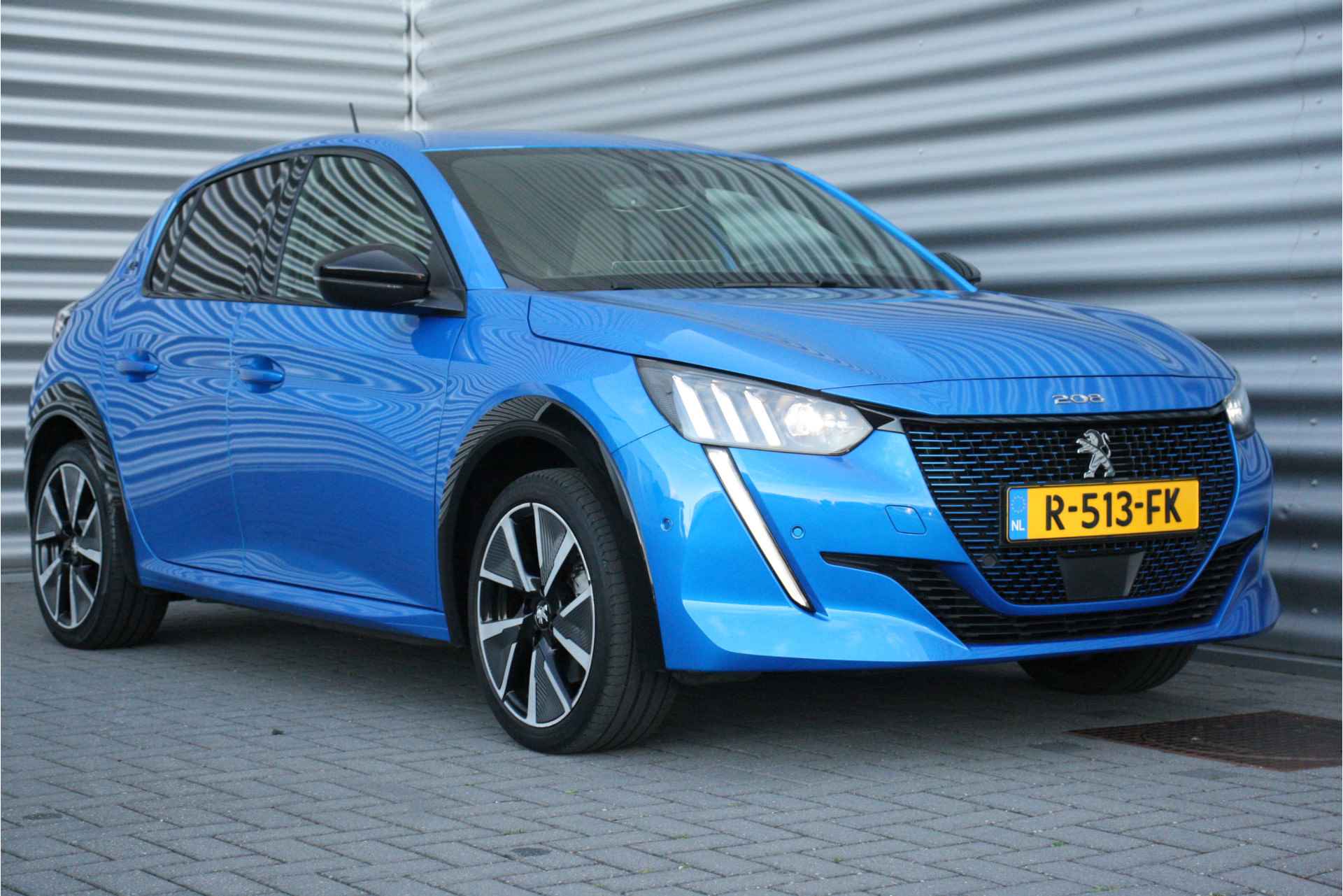 Peugeot 208 EV 136PK GT / NAVI / LEDER / CLIMA / PDC / 17" LMV / CAMERA / KEYLESS / I-COCKPIT / ALCANTARA / FULL-LED / WINTERPAKKET / 1E EIG - 4/39