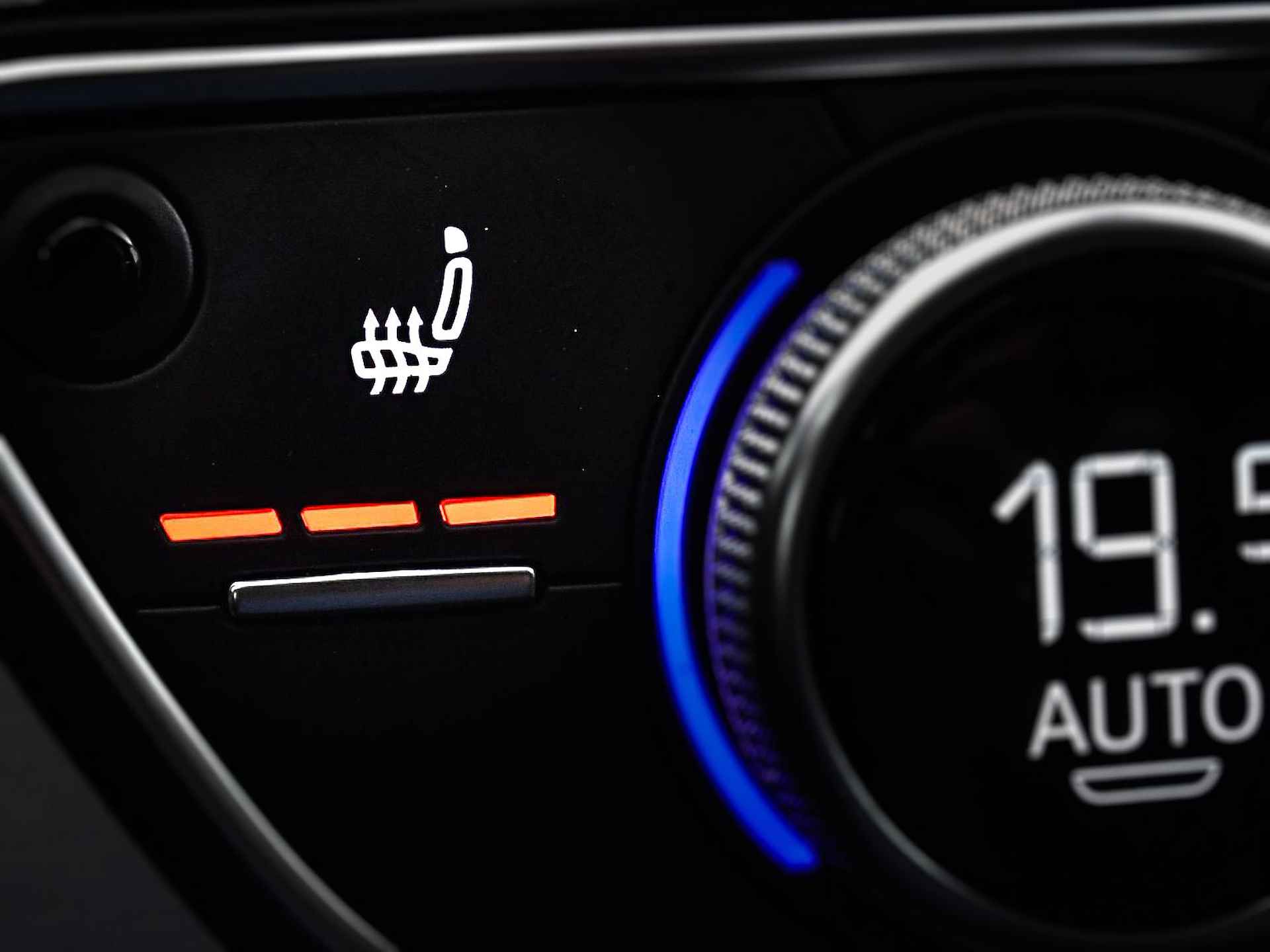 Audi A4 Avant 35 TFSI 150pk S-Tronic S Edition Competition | Camera | Apple Car Play | Navigatie | Elek. Achterklep | Sportstoelen | Stoelverwarming | P-Sensoren | Garantie t/m 18-09-2027 of 100.000km - 34/36