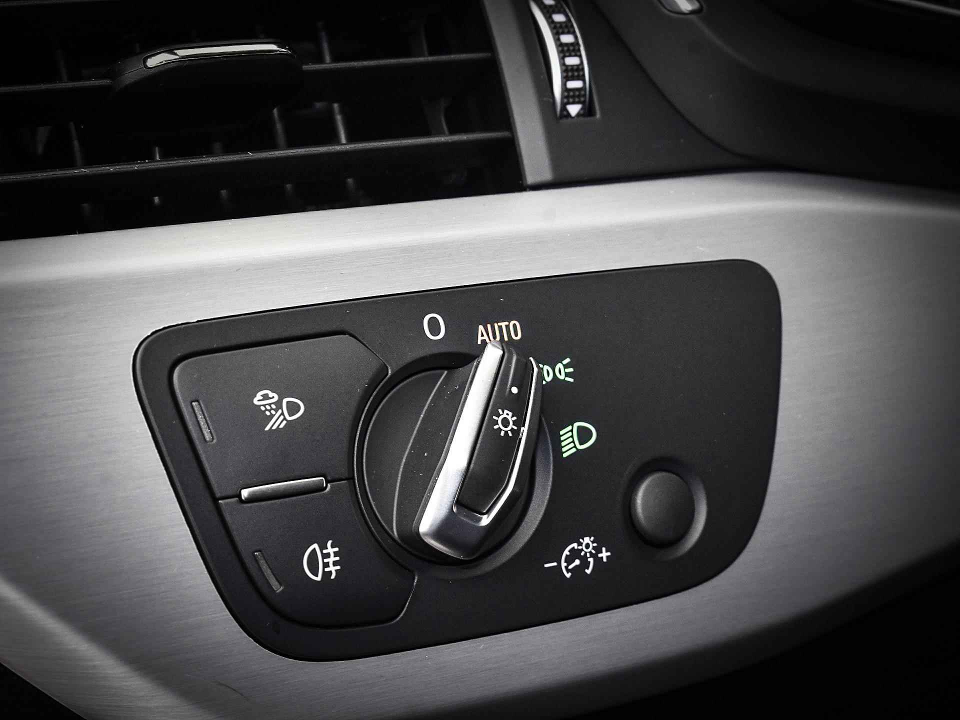 Audi A4 Avant 35 TFSI 150pk S-Tronic S Edition Competition | Camera | Apple Car Play | Navigatie | Elek. Achterklep | Sportstoelen | Stoelverwarming | P-Sensoren | Garantie t/m 18-09-2027 of 100.000km - 21/36