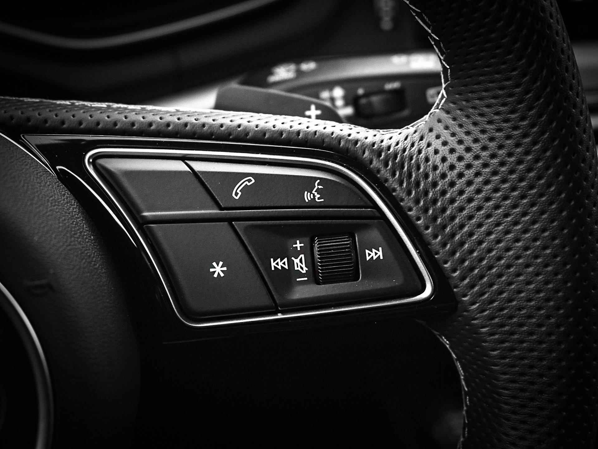 Audi A4 Avant 35 TFSI 150pk S-Tronic S Edition Competition | Camera | Apple Car Play | Navigatie | Elek. Achterklep | Sportstoelen | Stoelverwarming | P-Sensoren | Garantie t/m 18-09-2027 of 100.000km - 25/36