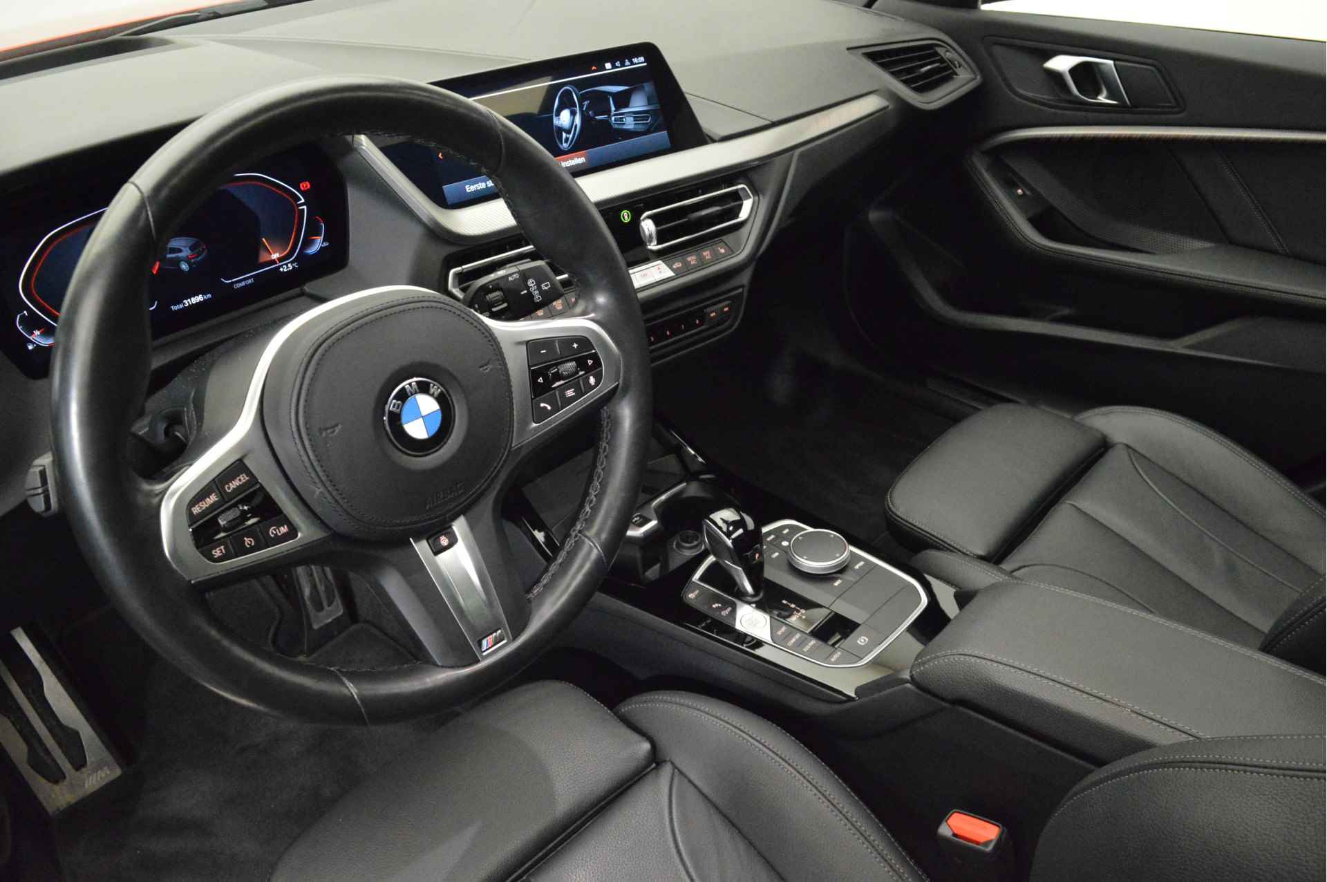 BMW 1-serie 120i High Executive M Sport Automaat / Panoramadak / Sportstoelen  / Adaptieve LED / Head-Up / Parking Assistant / Comfort Access / Live Cockpit Professional - 5/23