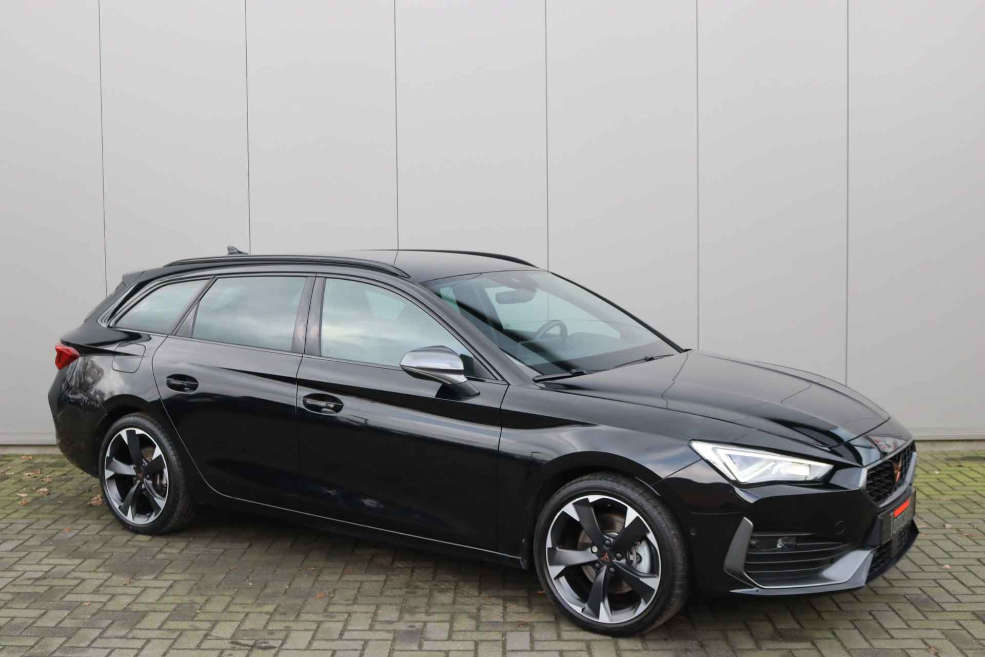 CUPRA Leon Sportstourer 1.4 e-Hybrid PHEV 204PK VZ Performance Adaptive-cruise/Navigatie/Winter-pack - 2/36