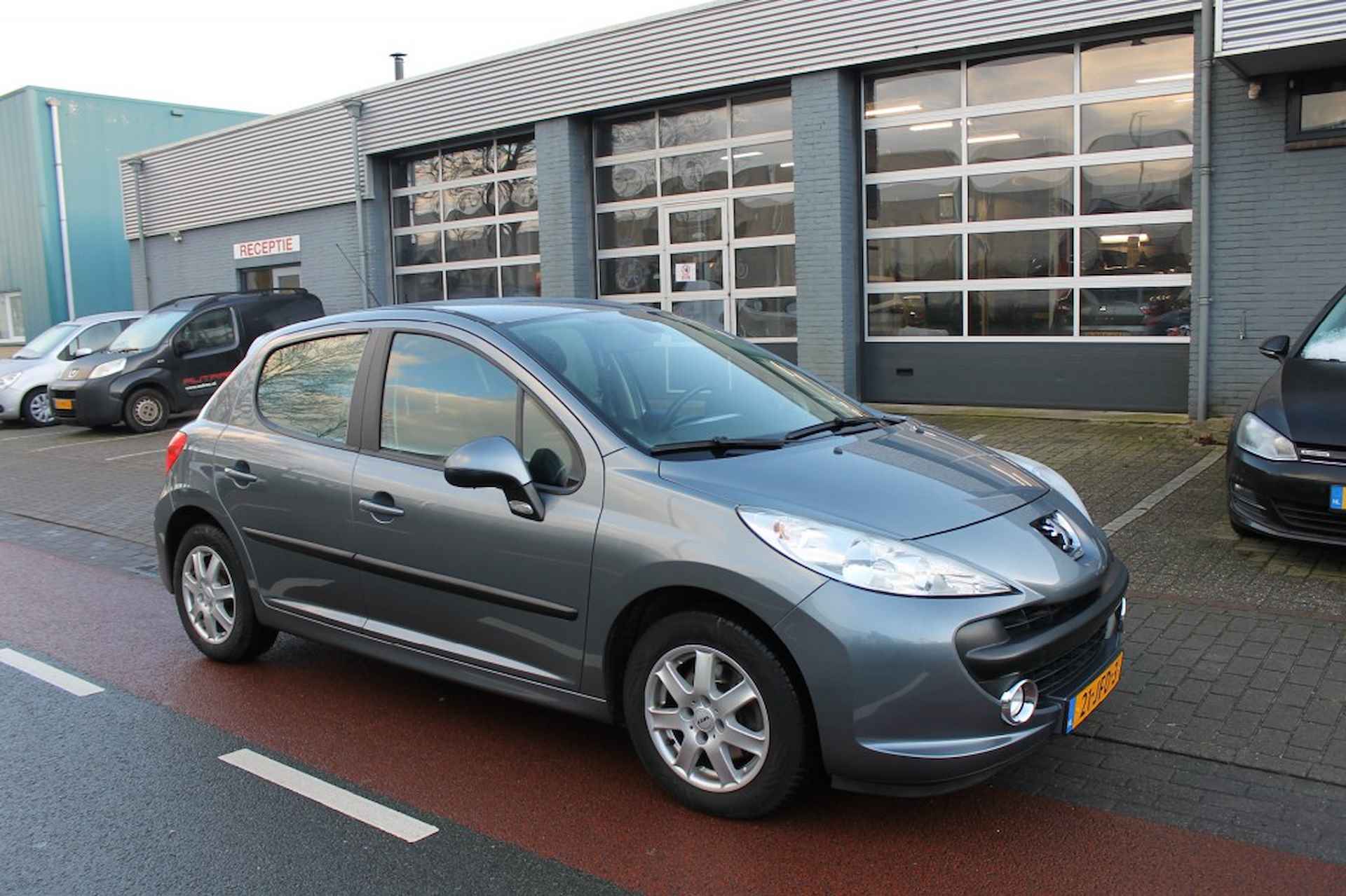 PEUGEOT 207 1.6 VTi Sublime - 2/15