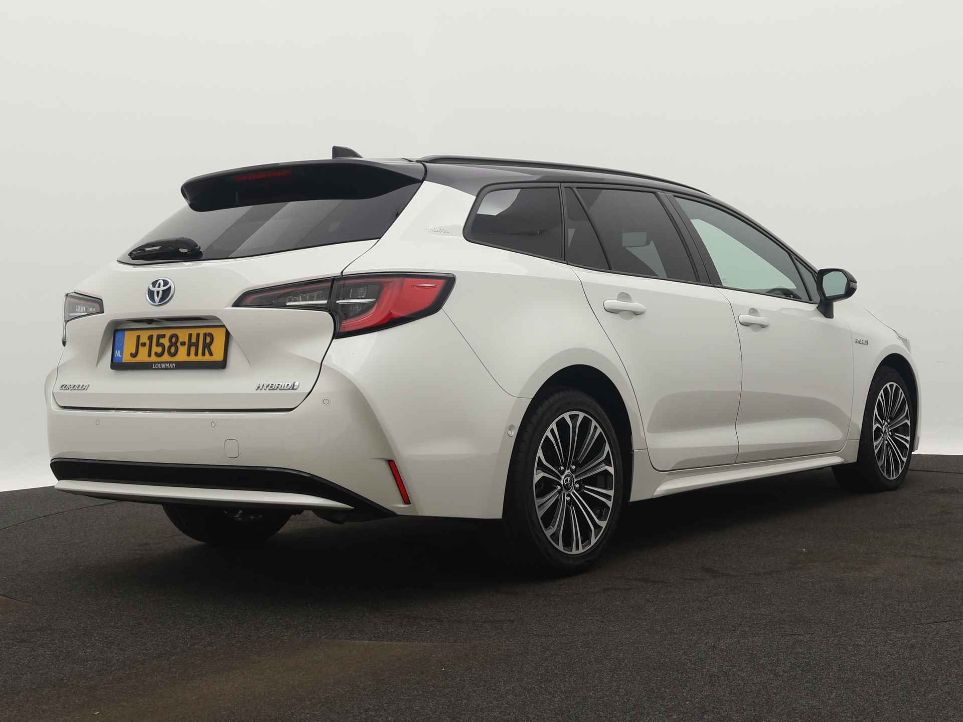 Toyota Corolla Touring Sports 1.8 Hybrid Executive Limited | Bi-tone | Winter Pack | Half lederen bekleding | Navigatie | Camera | Parkeersensoren | - 3/45