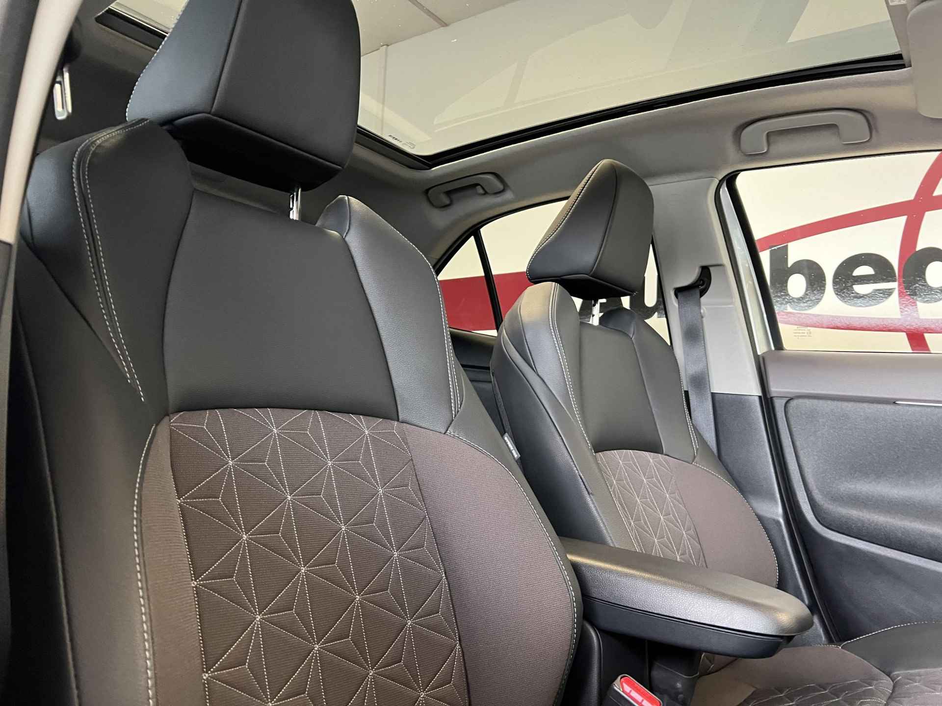 Toyota Yaris Cross 1.5 Hybrid Executive bi-tone, Pano, AWD. - 10/31
