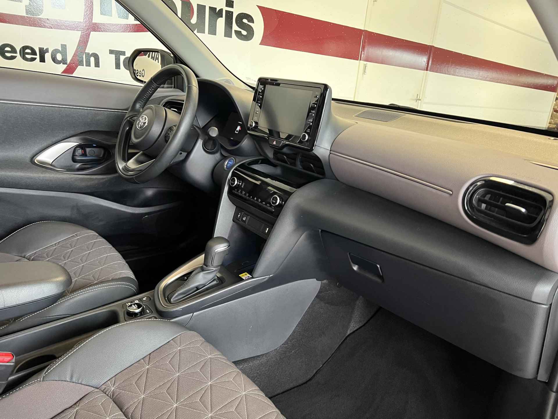 Toyota Yaris Cross 1.5 Hybrid Executive bi-tone, Pano, AWD. - 11/31