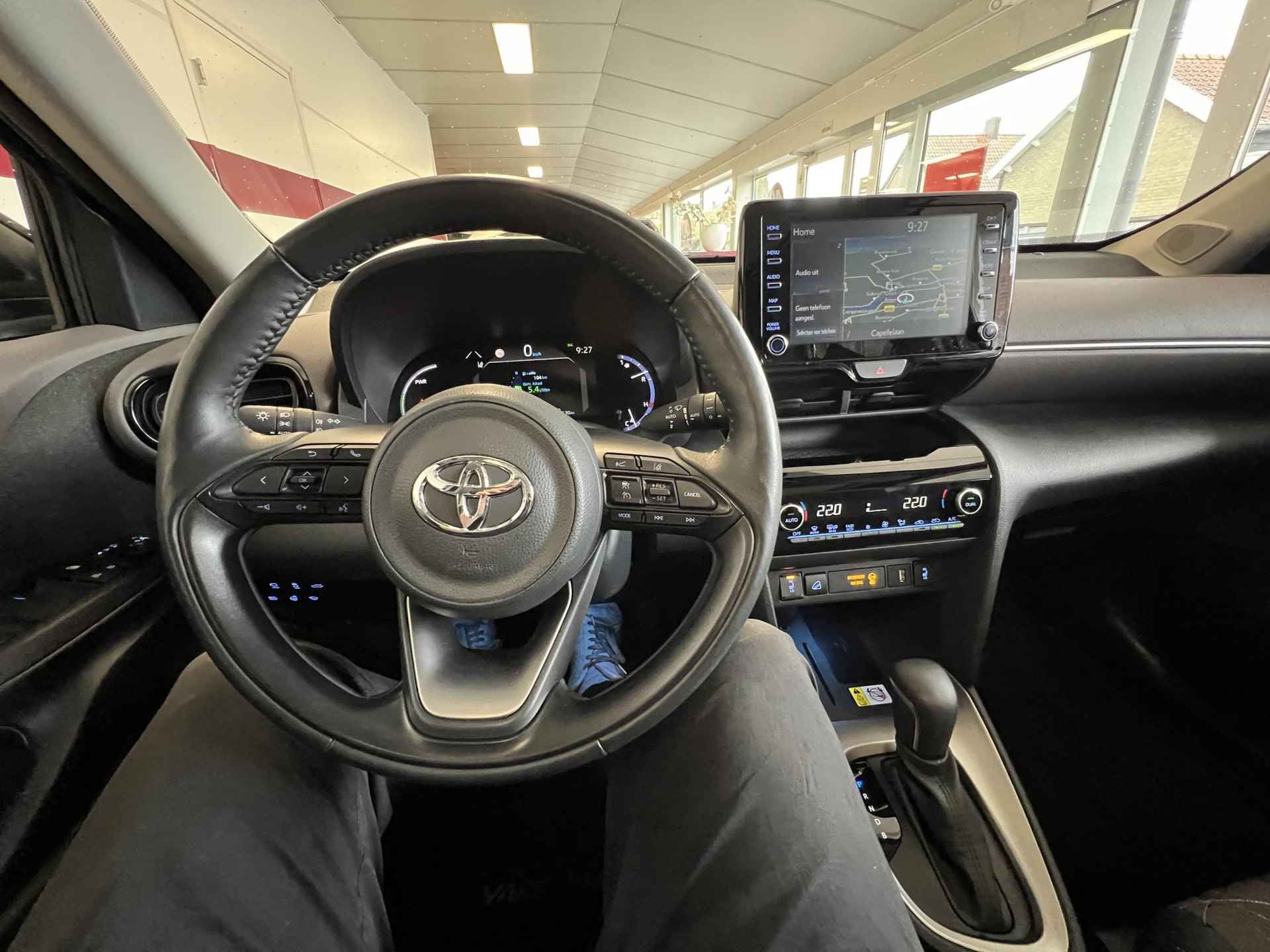 Toyota Yaris Cross 1.5 Hybrid Executive bi-tone, Pano, AWD. - 12/31