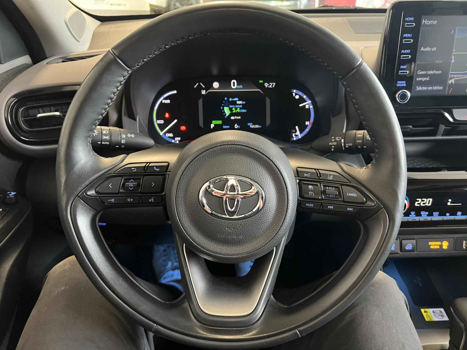 Toyota Yaris Cross 1.5 Hybrid Executive bi-tone, Pano, AWD. - 13/31