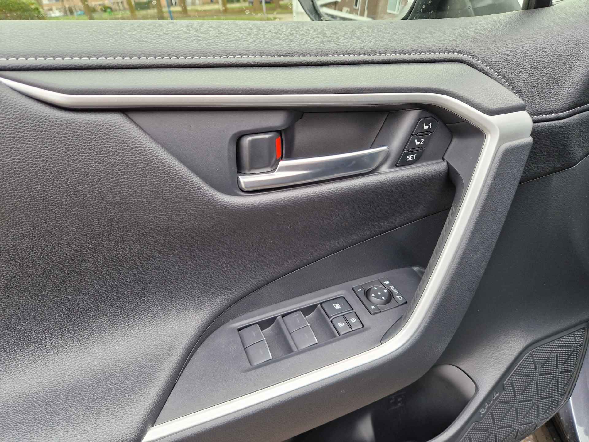 Toyota RAV4 2.5 Hybrid AWD Executive Premium Panoramadak Trekhaak JBL, Stoel verwarmd + koeling, Dodehoekdetectie, Elek.stoelen + Geheugen , All-in Rijklaarprijs - 4/21