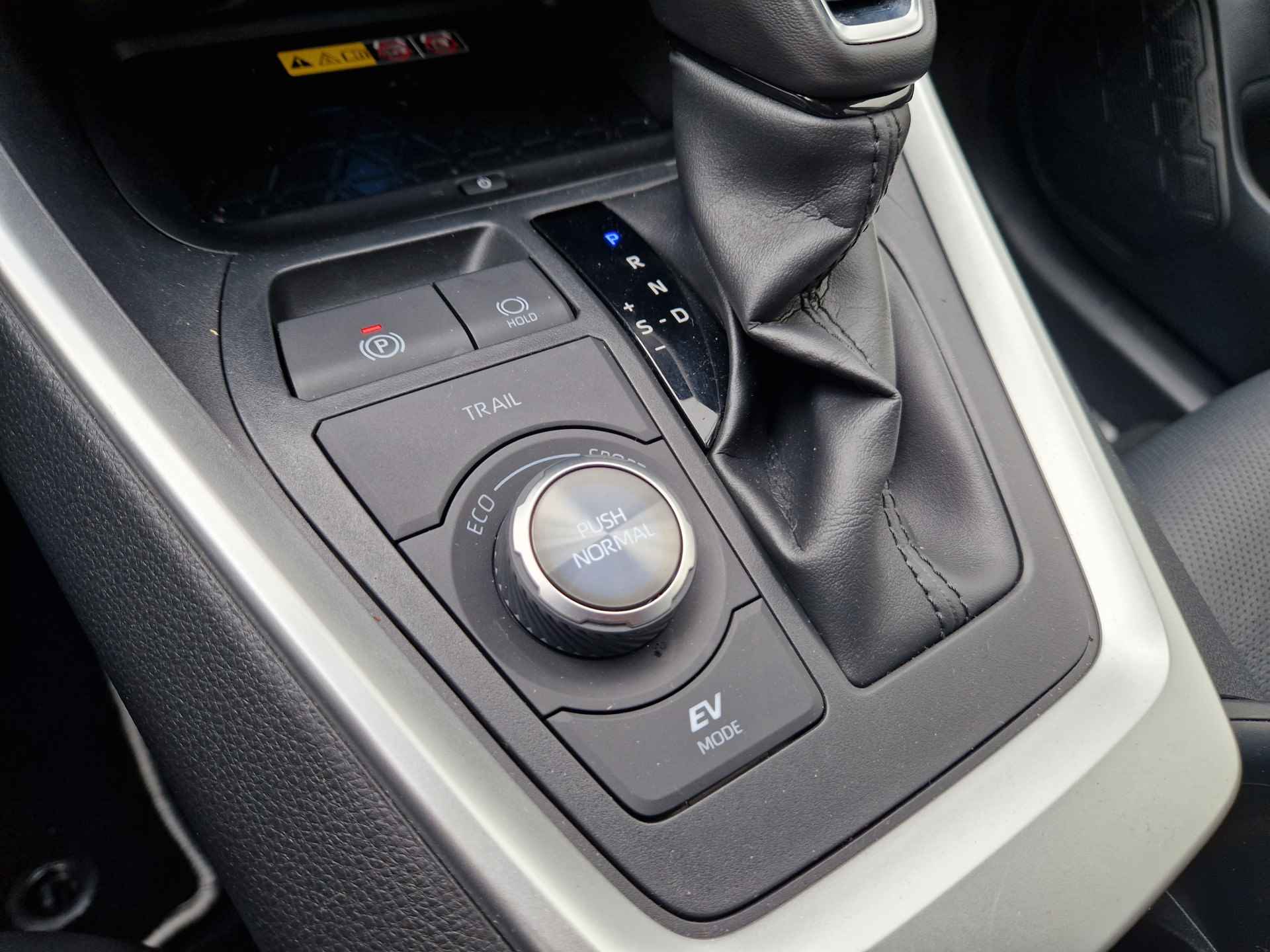 Toyota RAV4 2.5 Hybrid AWD Executive Premium Panoramadak Trekhaak JBL, Stoel verwarmd + koeling, Dodehoekdetectie, Elek.stoelen + Geheugen , All-in Rijklaarprijs - 11/21