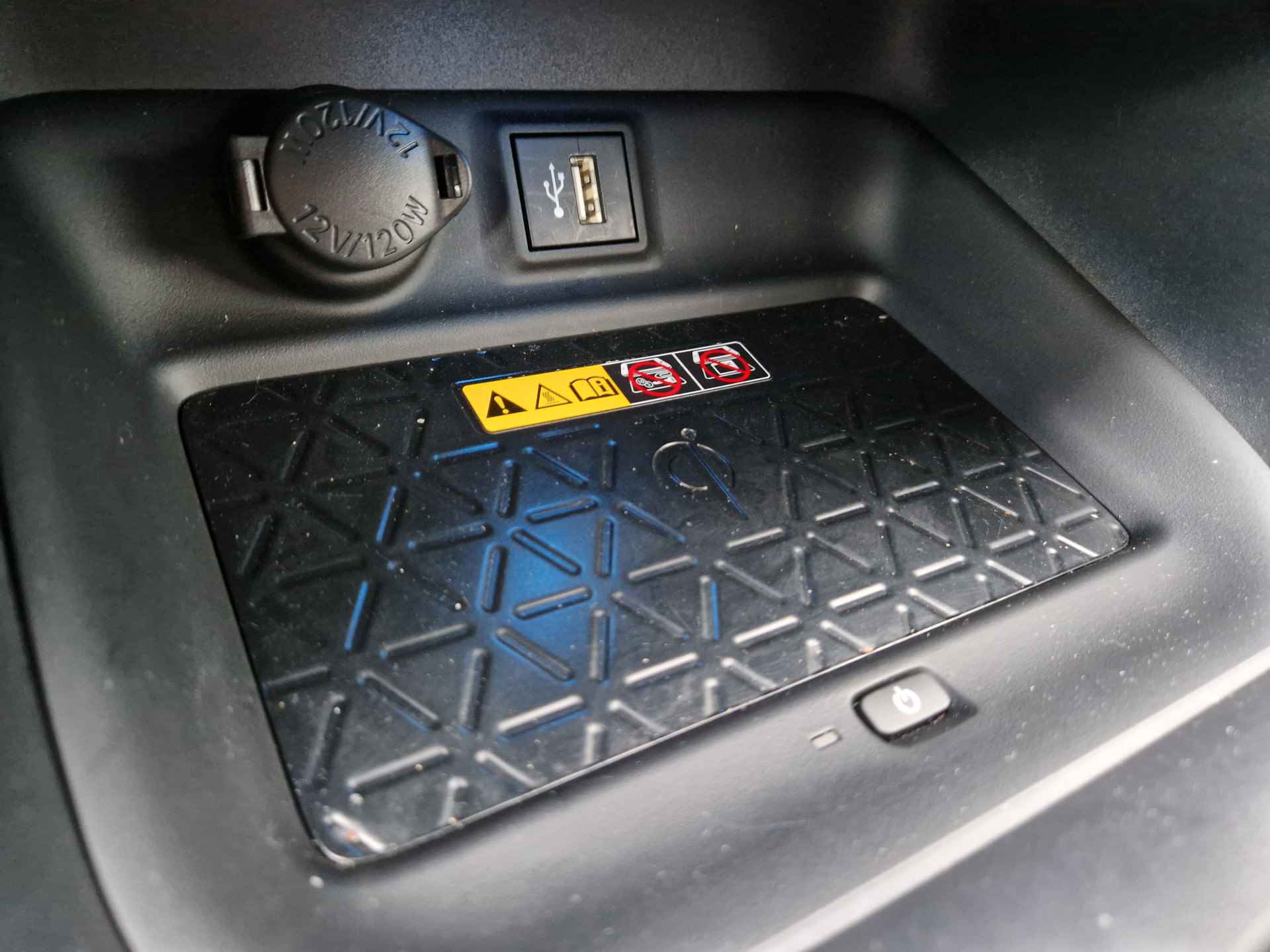 Toyota RAV4 2.5 Hybrid AWD Executive Premium Panoramadak Trekhaak JBL, Stoel verwarmd + koeling, Dodehoekdetectie, Elek.stoelen + Geheugen , All-in Rijklaarprijs - 17/21
