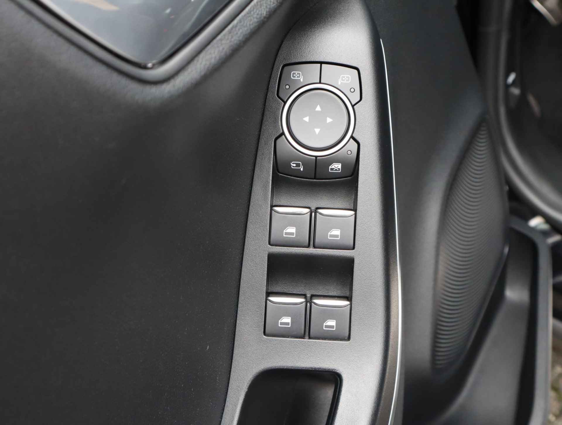 Ford Puma 1.0 EcoBoost Hybrid ST-Line X First Edition 155 PK | LED Koplampen | Elektrische achterklep | Keyless | Navigatie | Apple Carplay & Android Auto | BLIS | Adaptieve Cruise Control | 1ste eigenaar - 16/50