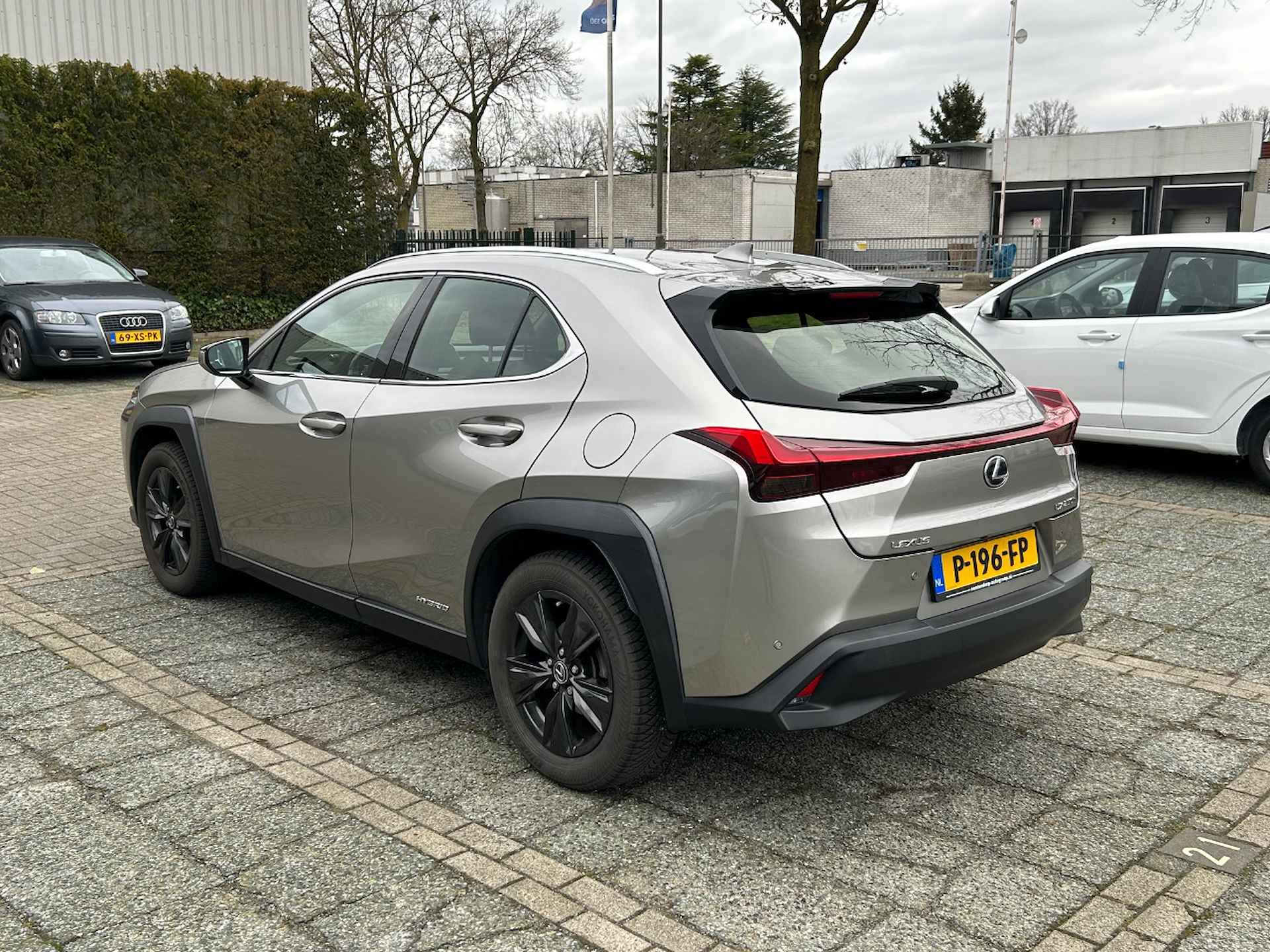 Lexus UX 250h BUSINESS LINE CVT Stuur- en Stoelverwarming | Navi | Keyless - 4/19