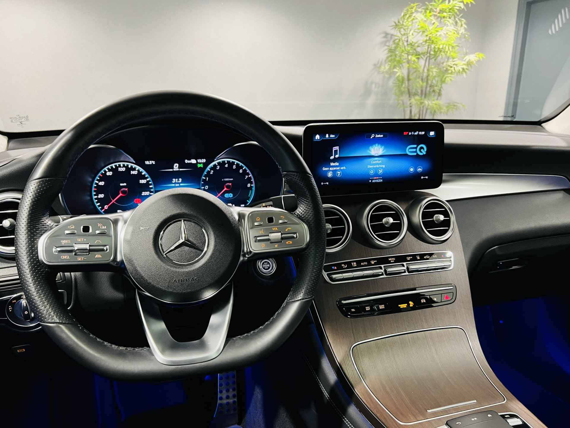 Mercedes-Benz GLC 300e AMG 4Matic // Panoramadak // Burmester // Distronic // MultiBeam LED // 360 Camera // Sfeerverlichting // Night Pakket // C - 3/43