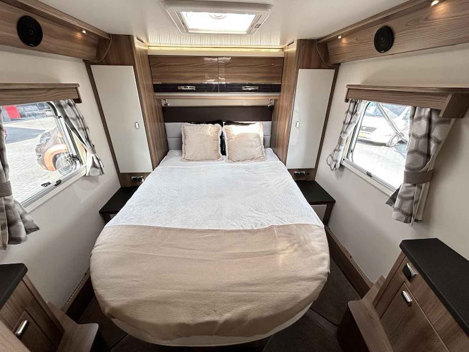 Swift Toscane 794 QB 8m/automaat/queensbed/xxl - 12/23