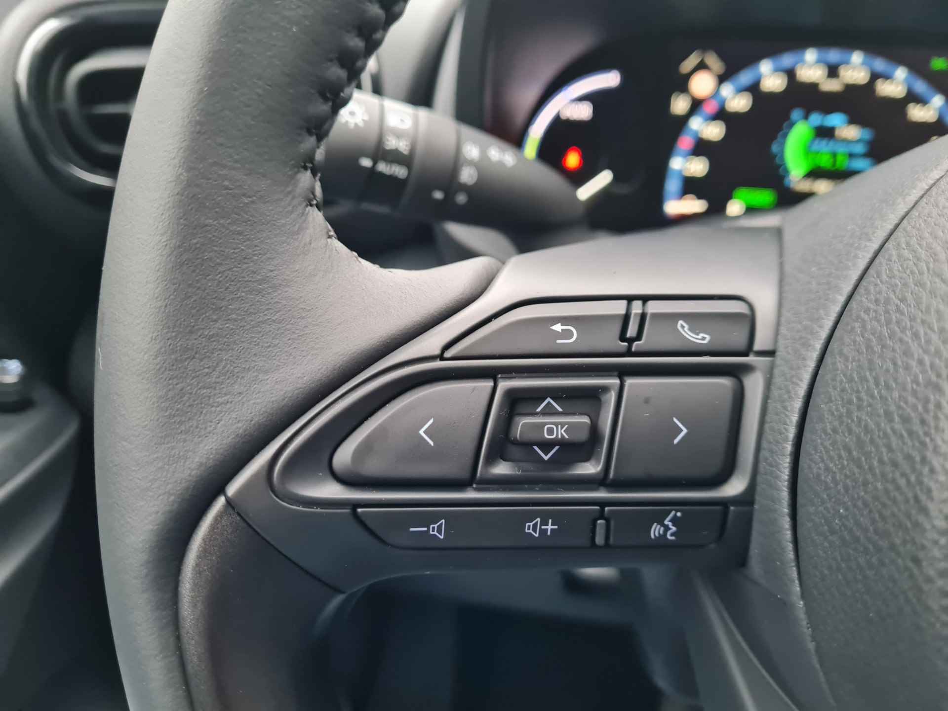 Toyota Yaris Cross 1.5 VVT-I HYBRID 116 PK CVT DYNAMIC | NAVI |CLIMATRONIC | NIEUW | DIRECT RIJDEN | - 16/19