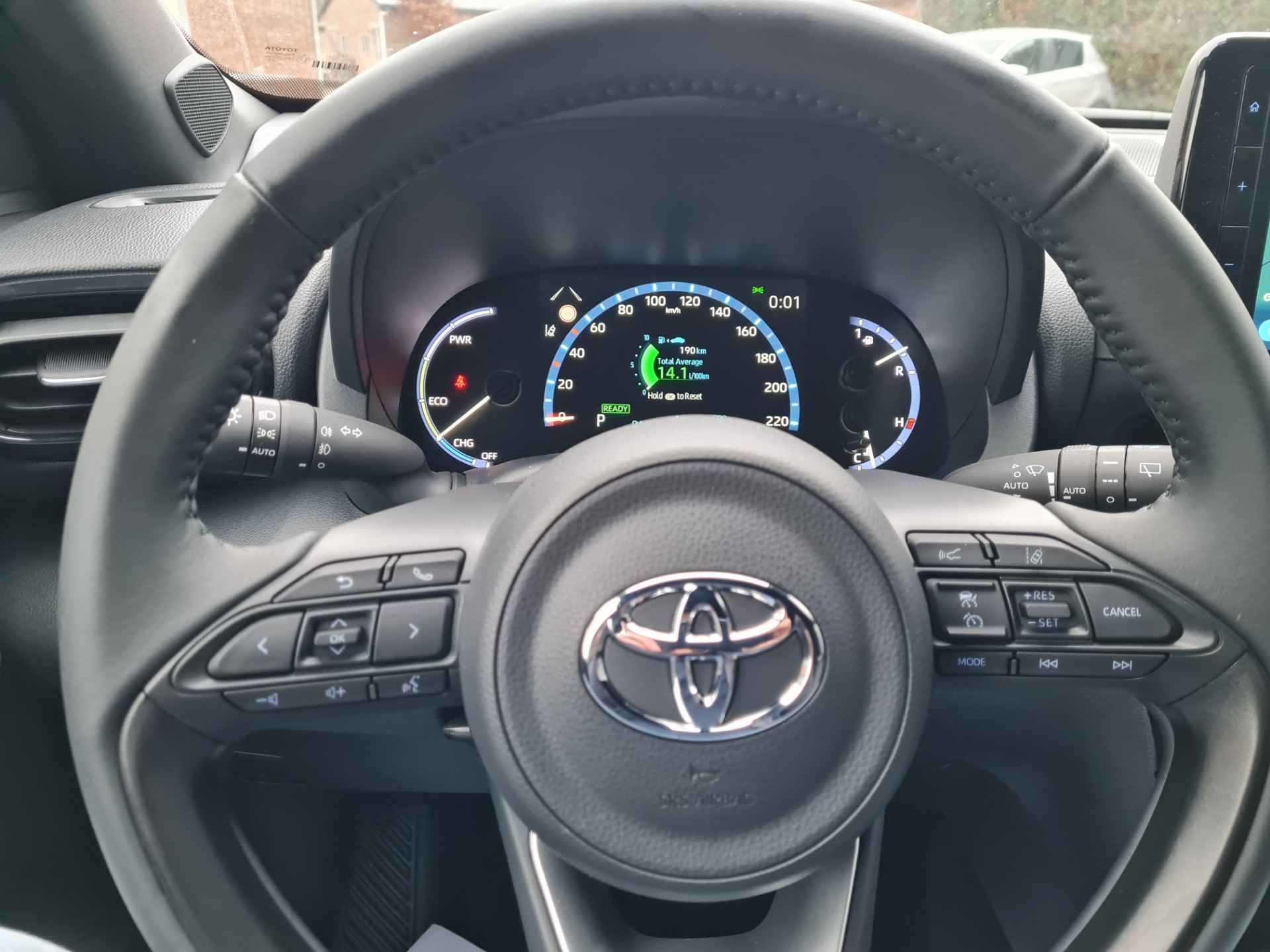 Toyota Yaris Cross 1.5 VVT-I HYBRID 116 PK CVT DYNAMIC | NAVI |CLIMATRONIC | NIEUW | DIRECT RIJDEN | - 17/19
