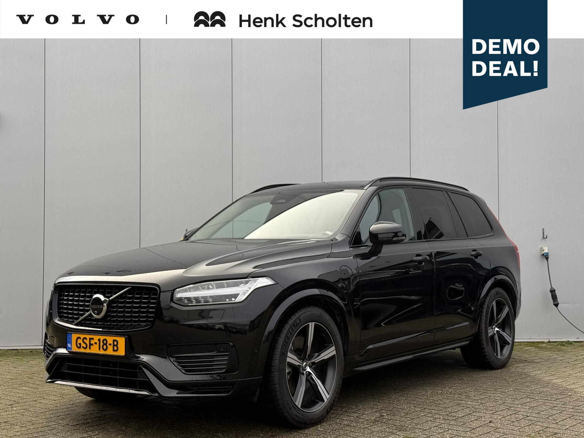 Volvo XC90 T8 AUT8 455PK Recharge AWD Ultimate Dark, Luchtvering, Adaptieve Cruise Control met Pilot Assist, Premium audio by Bowers&Wilkins, Geventileerde voorstoelen met massagefunctie, Elektrisch bedienbaar panoramisch schuif-/kanteldak, 360 Parkeercamera, Park Assist voor + achter, Elektrische voorstoelen met geheugen, Verwarmbare voorstoelen + stuurwiel, Verwarmbare achterbank, 4-Zone Climate Control, Blind Spot Information System, Keyless Entry, Apple CarPlay, 22'' Lichtmetalen wielen