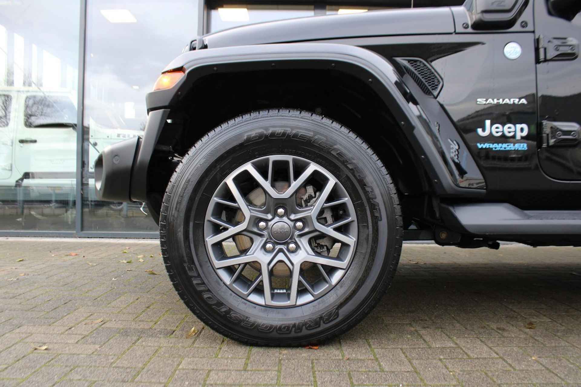 JEEP Wrangler 4XE 380 SAHARA, Plug In Hybrid / My Sky open dak 47.292 KM. - 9/36