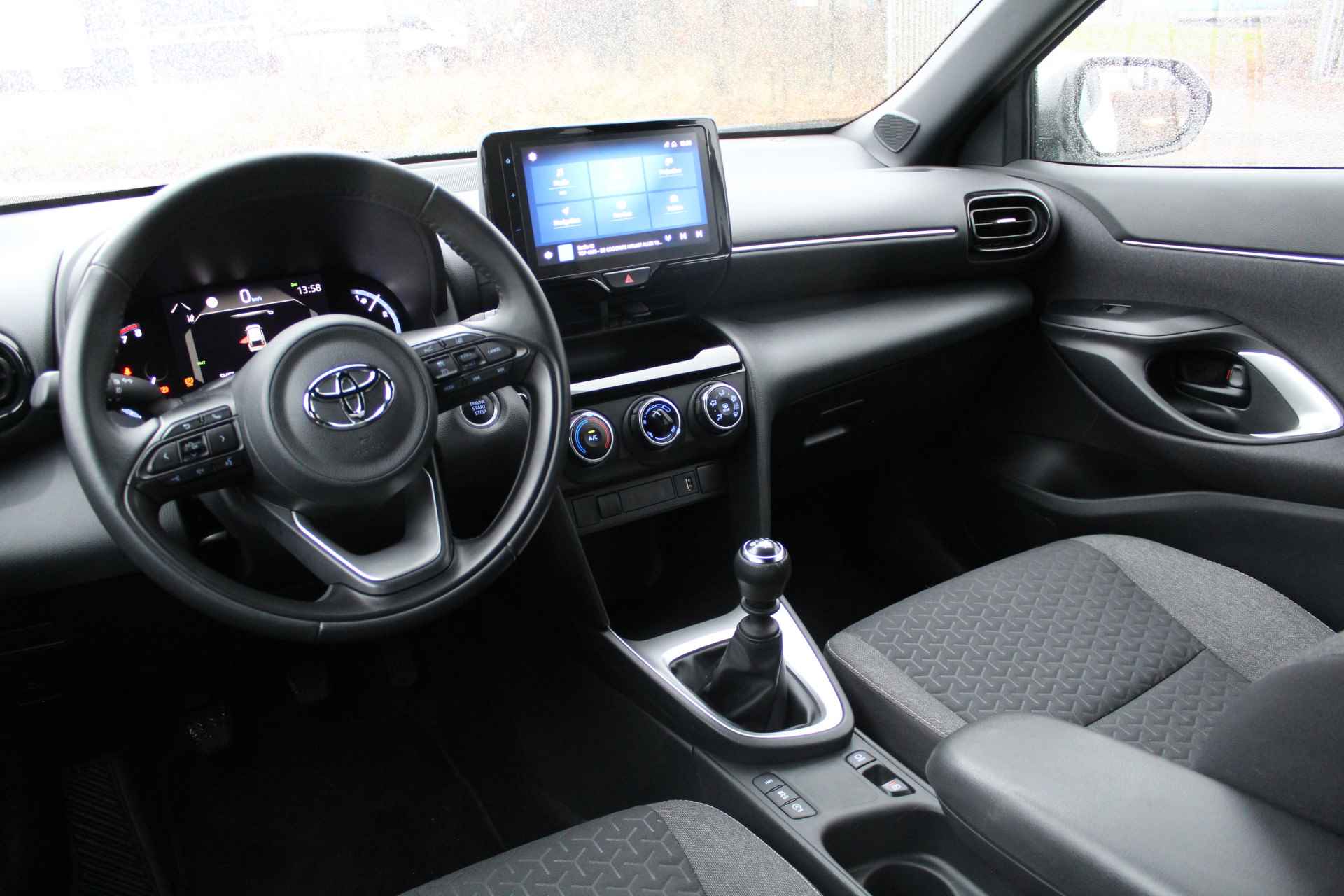 Toyota Yaris Cross 1.5 VVT-I Dynamic | Rijklaar | Trekhaak | Navi | Keyless | LED | Apple/Android | Adaptive Cruise | NL-auto - 5/26