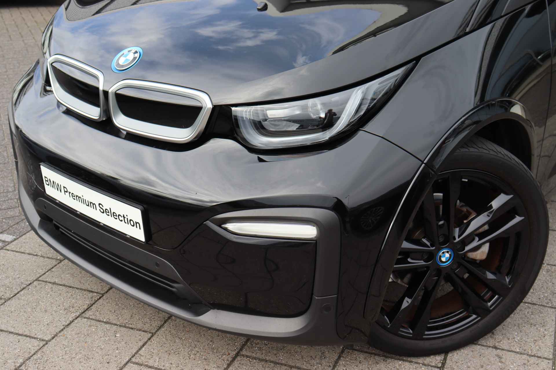 BMW i3 Dark Shadow / Sportpakket / Achteruitrijcamera / Comfort Access / Harman-Kardon / Stoelverwarming / Navigatie Professional - 5/27