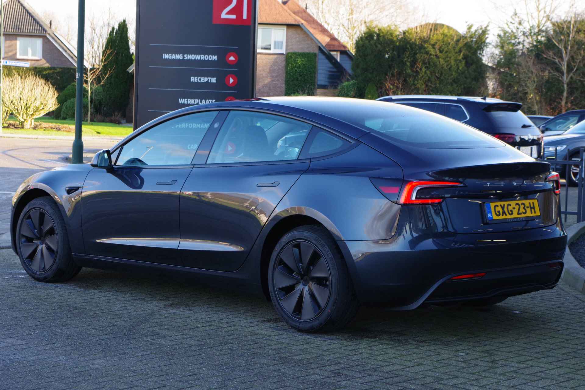 Tesla Model 3 Long Range RWD 78 kWh *PER-DIRECT LEVERBAAR*, Panoramadak, 4 x Stoelverwarming, Entertainment, 360 Camera - 11/54