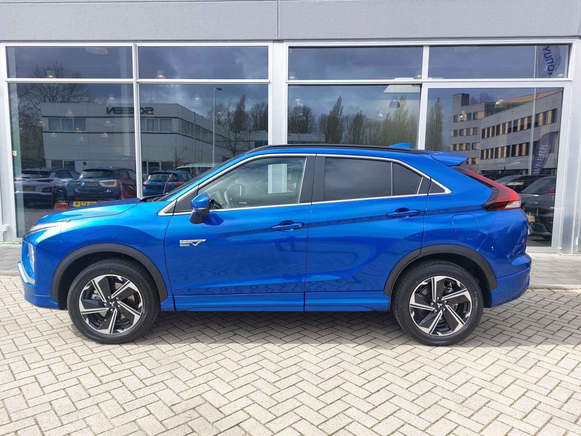 Mitsubishi Eclipse Cross 2.4 PHEV Intense+ Van € 44.990,- nu voor € 35.930 - 2/23