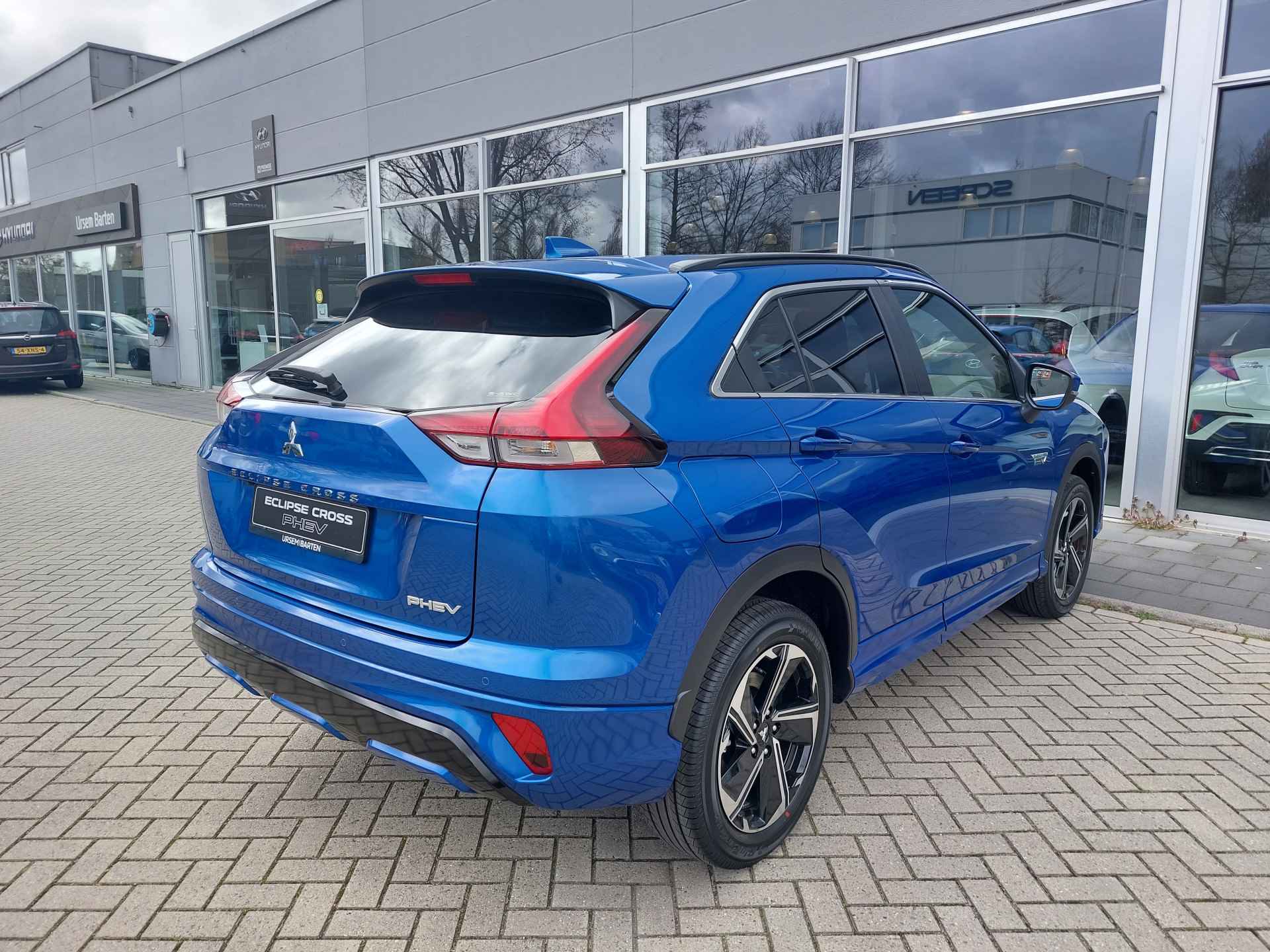 Mitsubishi Eclipse Cross 2.4 PHEV Intense+ Van € 44.990,- nu voor € 35.930 - 3/23